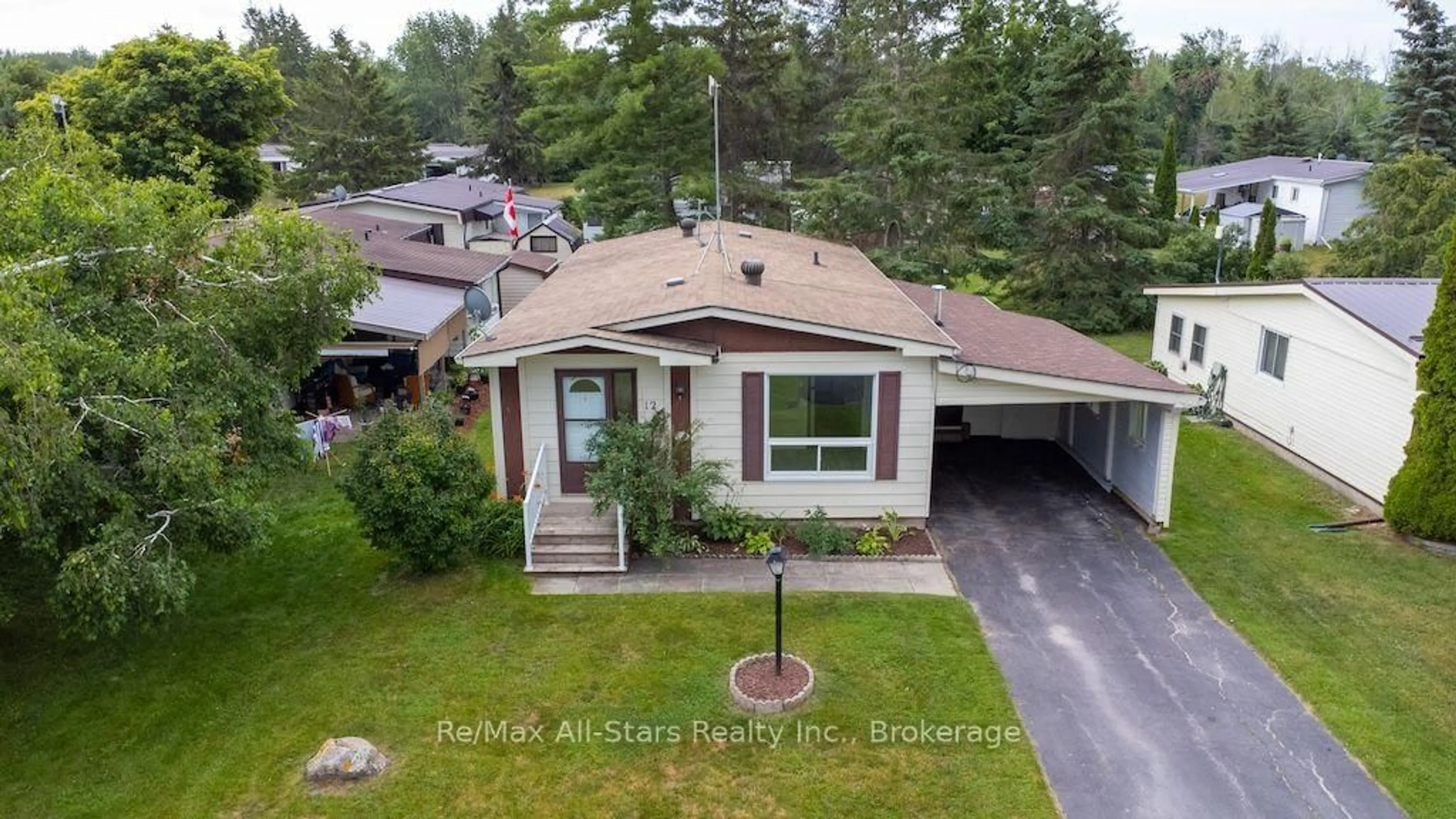 A pic from outside/outdoor area/front of a property/back of a property/a pic from drone, street for 12 Park St, Kawartha Lakes Ontario K9V 0H7