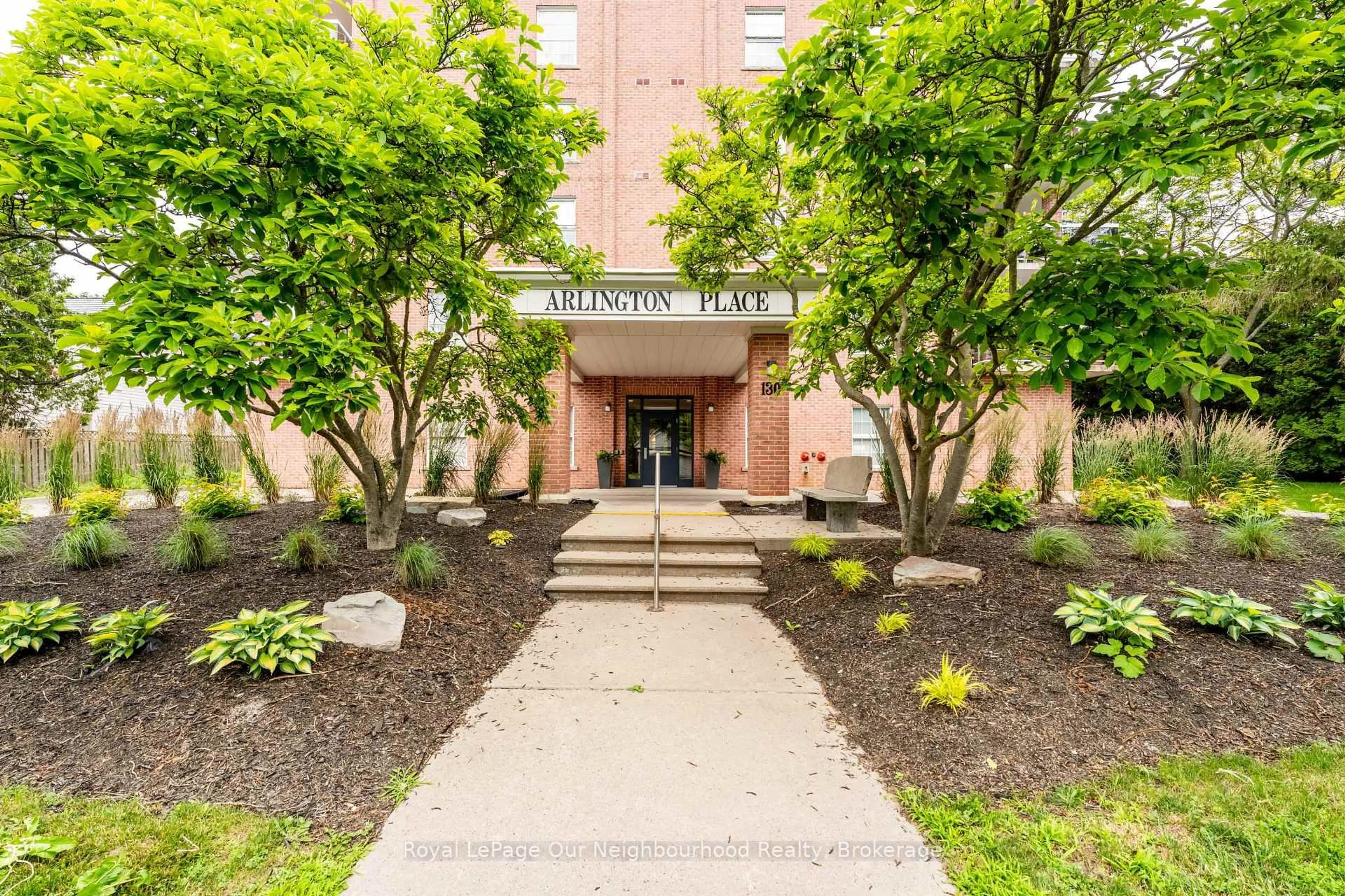 Indoor foyer for 130 Queen St #2A, Cobourg Ontario K9A 1N2