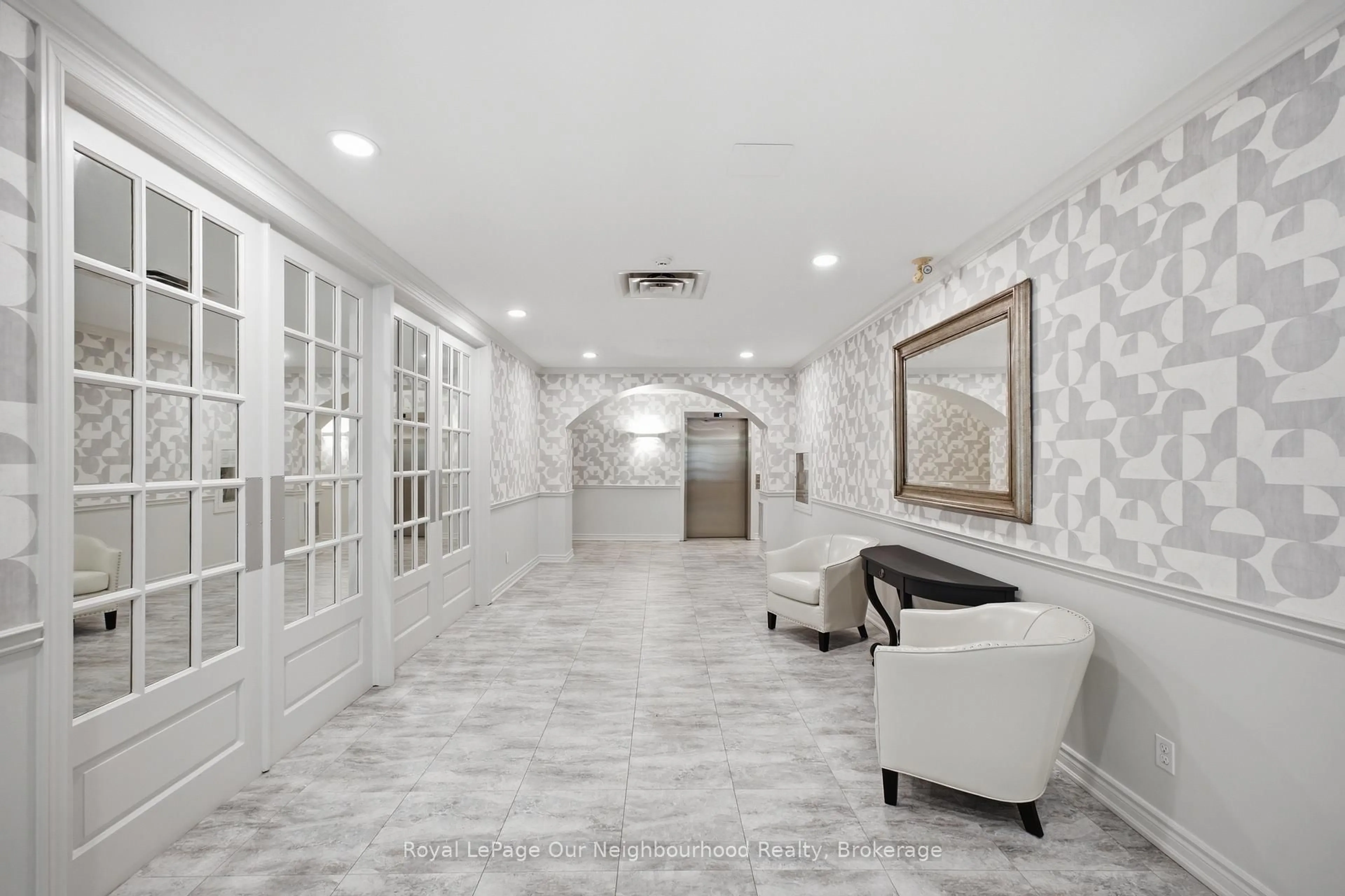 Indoor foyer for 130 Queen St #2A, Cobourg Ontario K9A 1N2