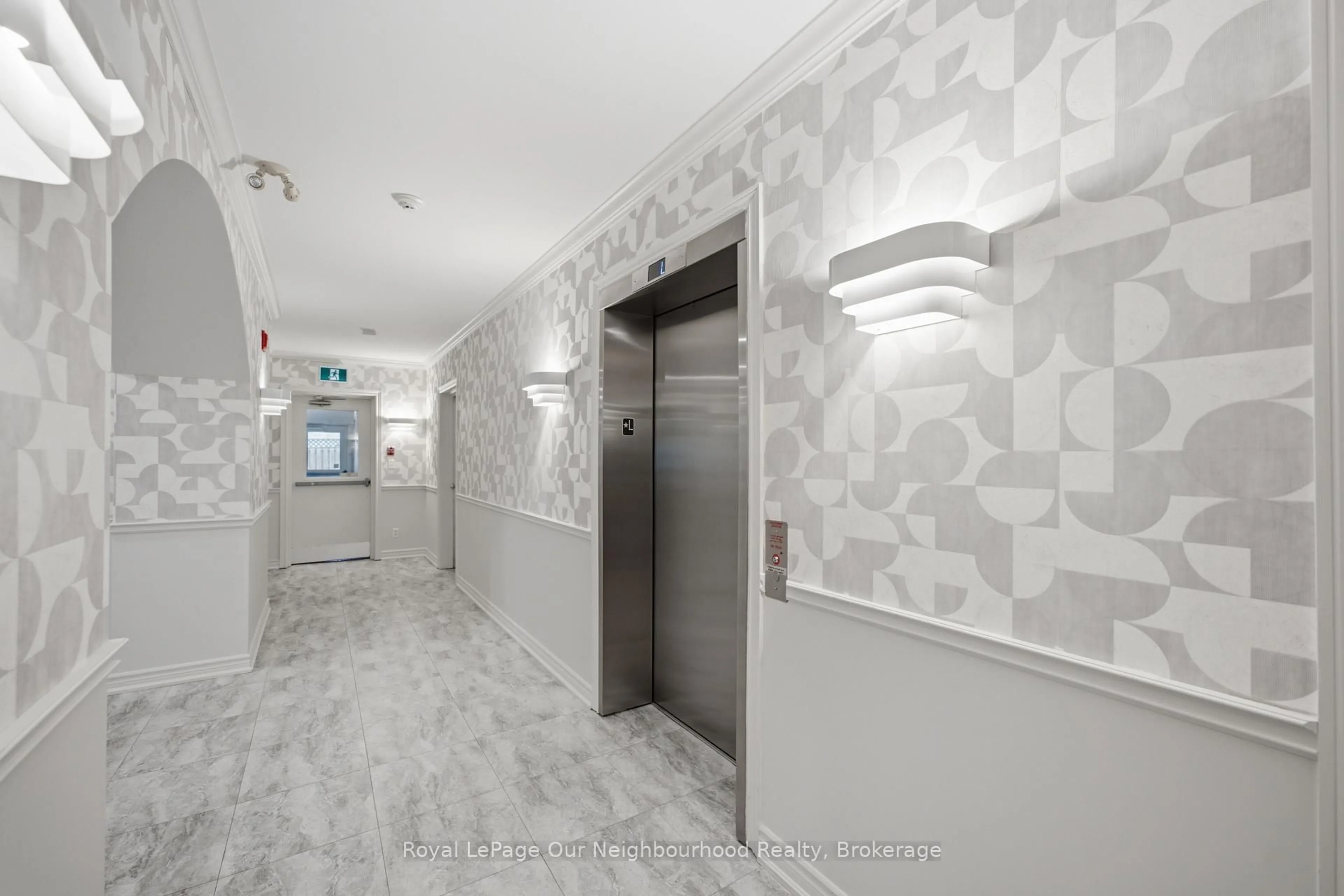 Indoor foyer for 130 Queen St #2A, Cobourg Ontario K9A 1N2