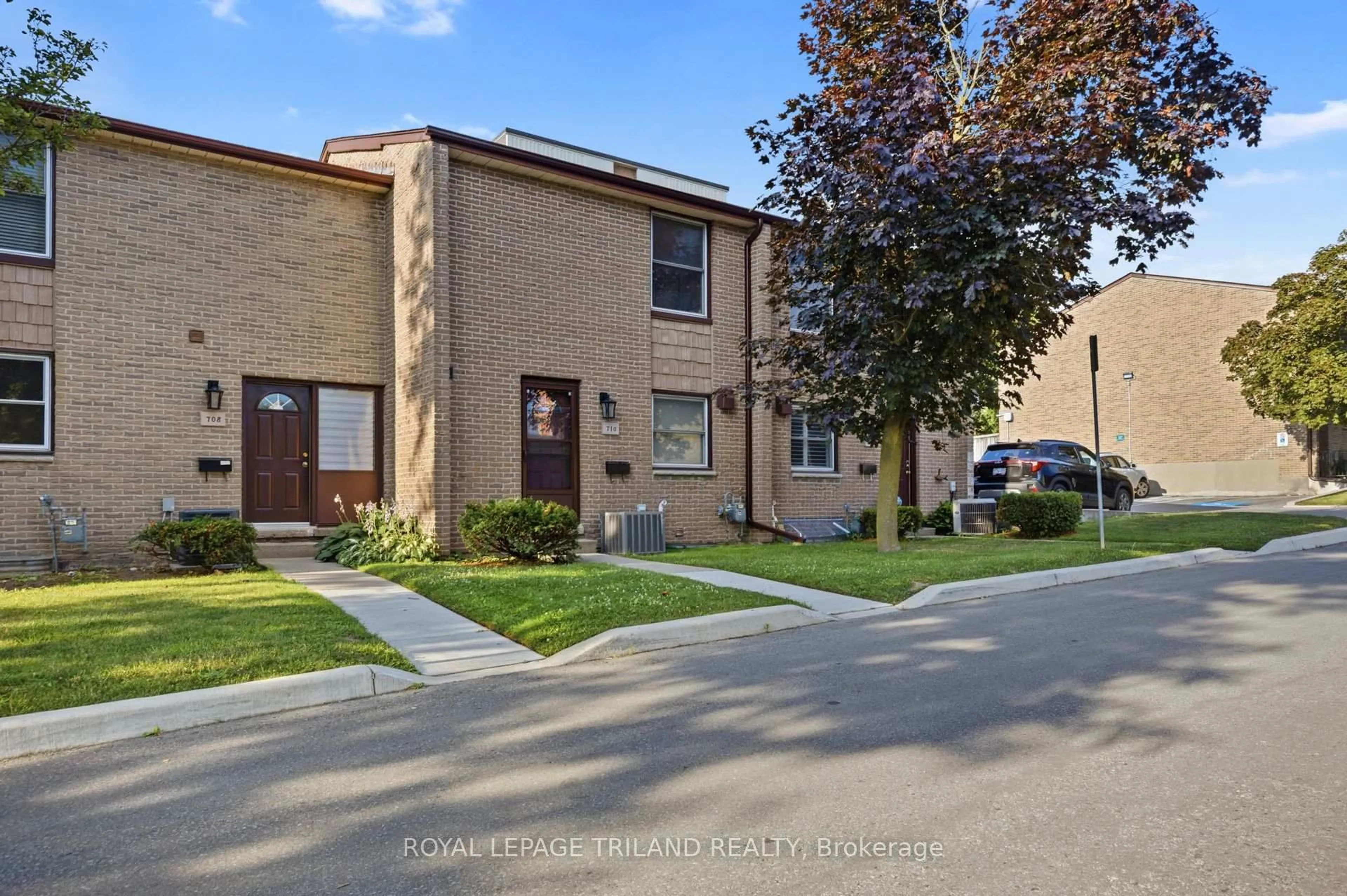 Unknown for 710 Wonderland Rd #8, London South Ontario N6K 1L8