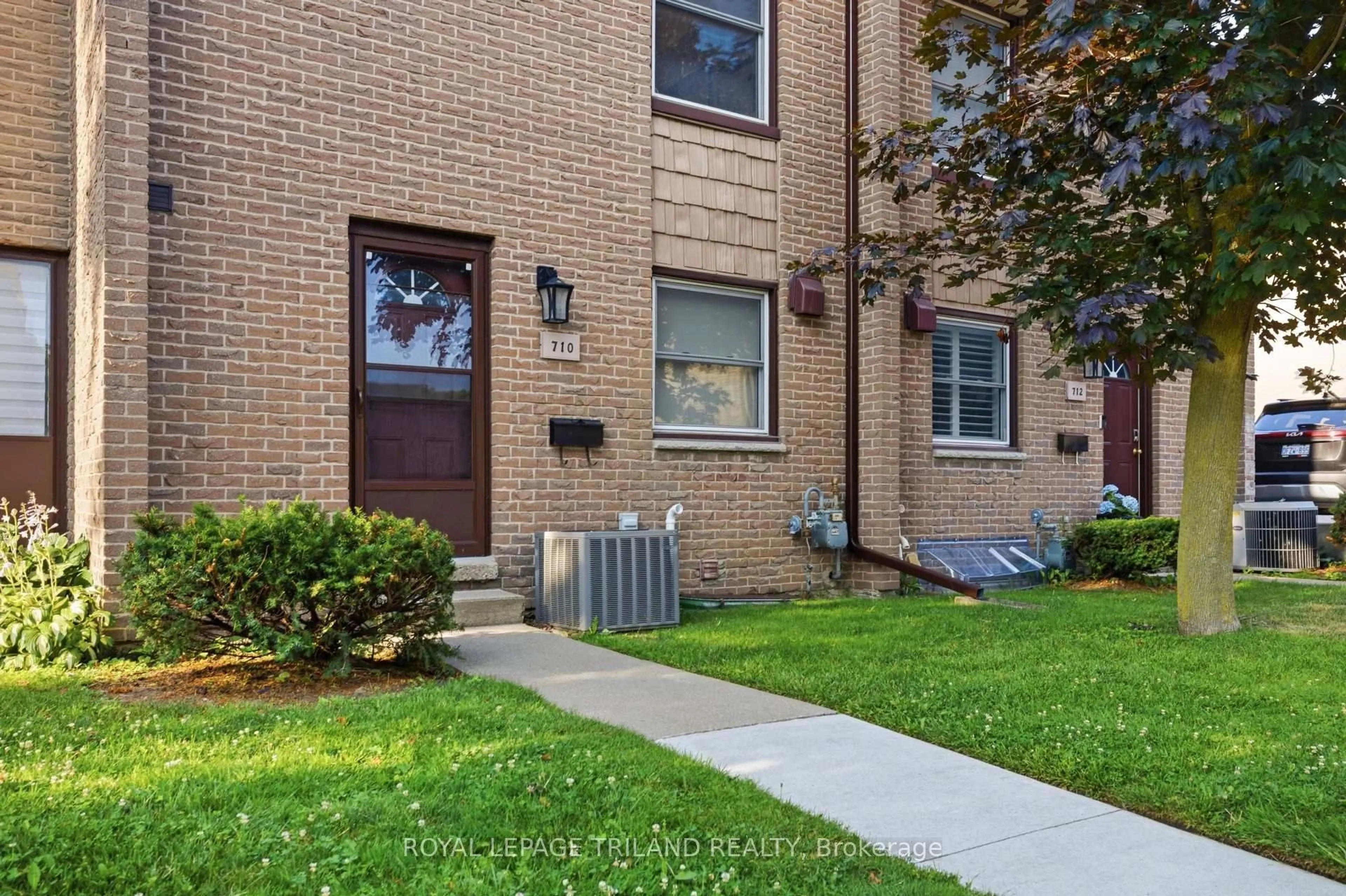 Unknown for 710 Wonderland Rd #8, London South Ontario N6K 1L8