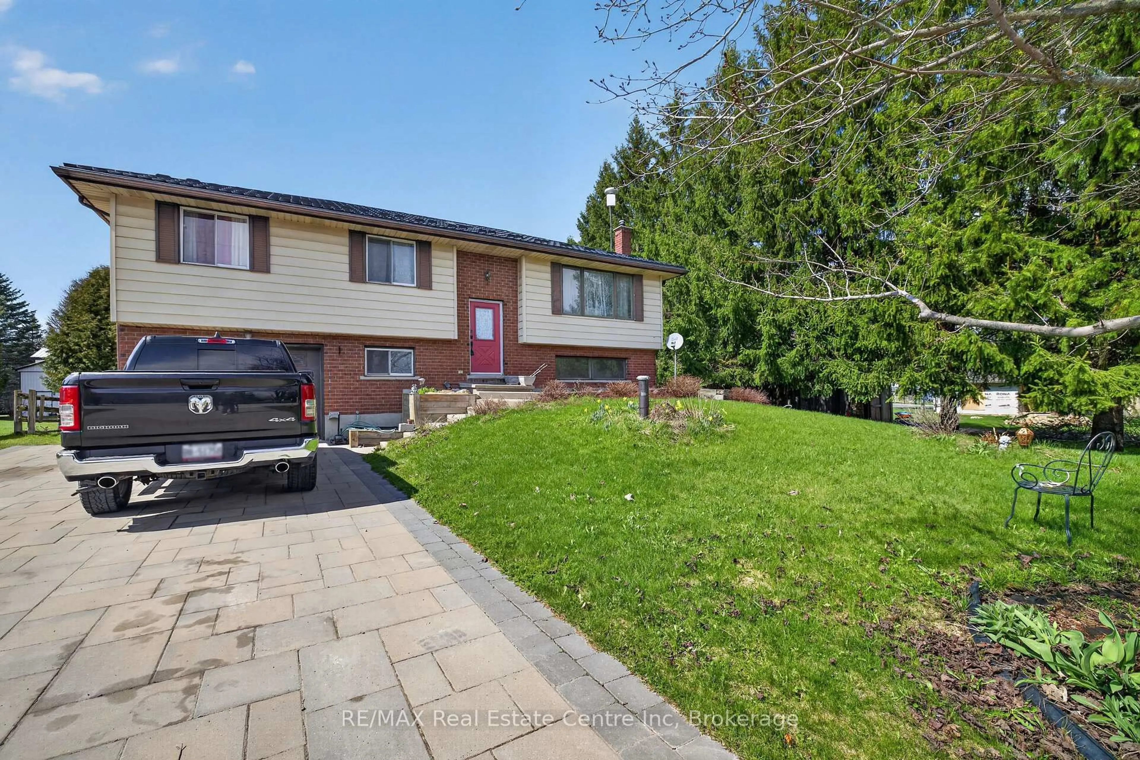 A pic from outside/outdoor area/front of a property/back of a property/a pic from drone, street for 7730 Sixth Line, Centre Wellington Ontario N0B 1S0