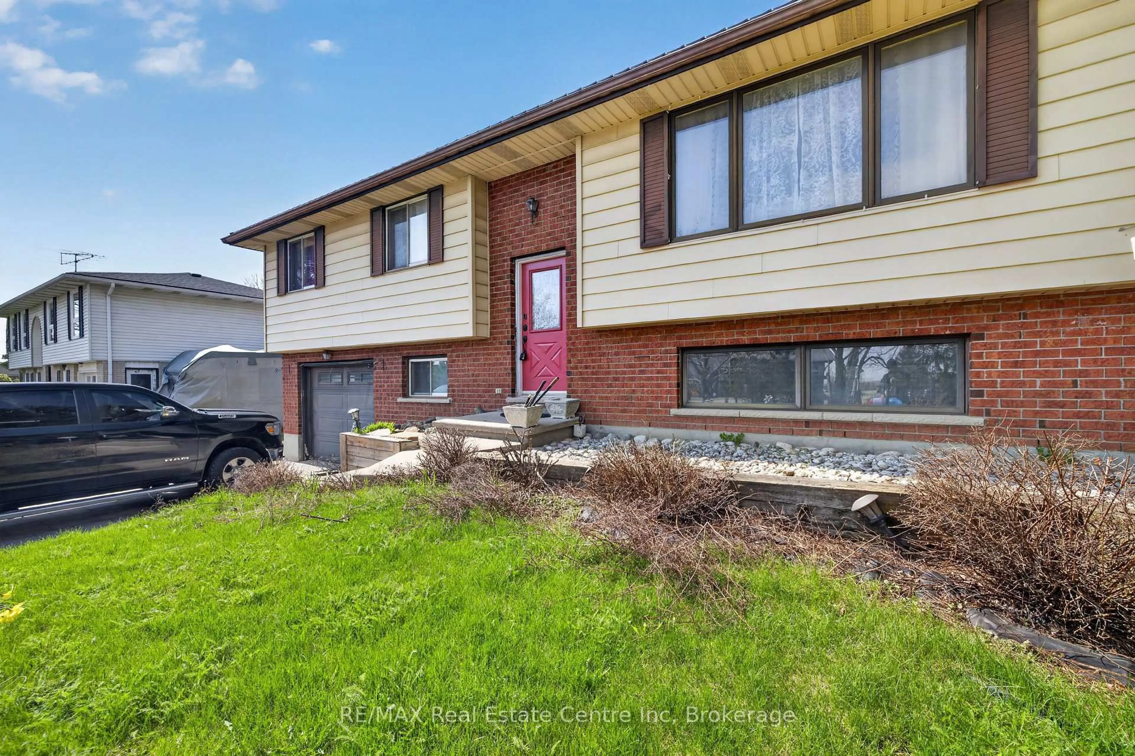 Home with vinyl exterior material, street for 7730 Sixth Line, Centre Wellington Ontario N0B 1S0