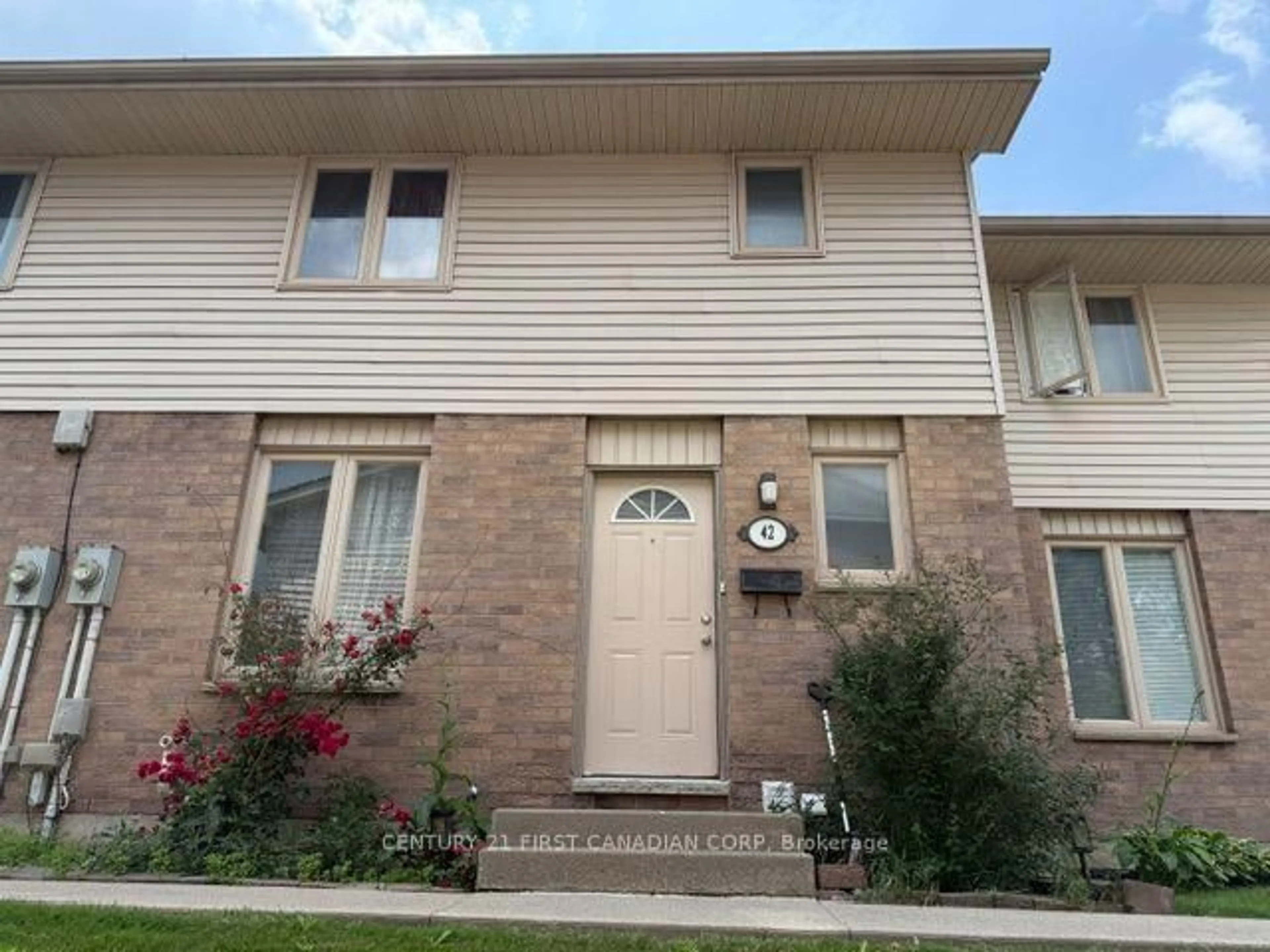 Home with vinyl exterior material, street for 1855 Aldersbrook Rd #42, London North Ontario N6G 4R5