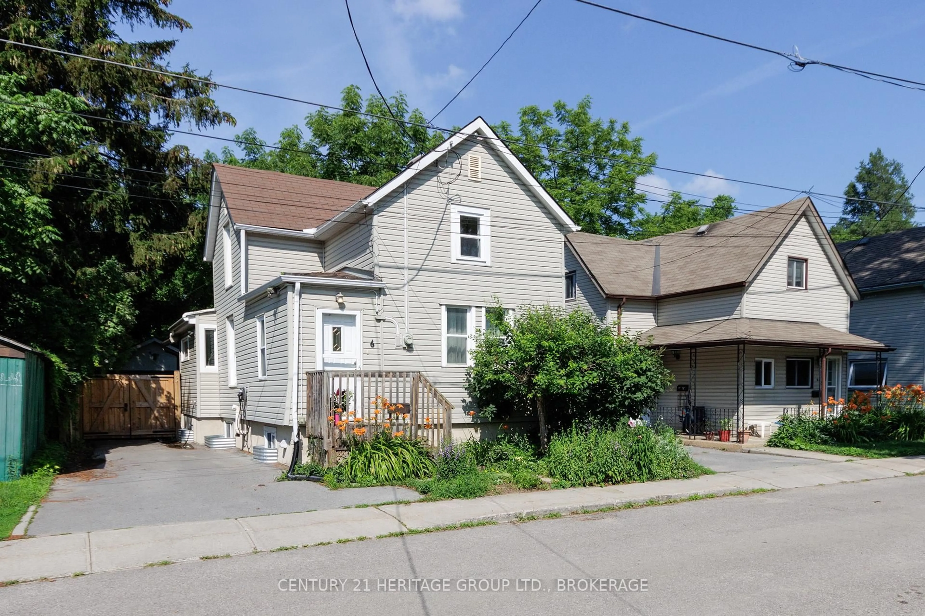 A pic from outside/outdoor area/front of a property/back of a property/a pic from drone, street for 6 St Catherine St, Kingston Ontario K7K 3S1
