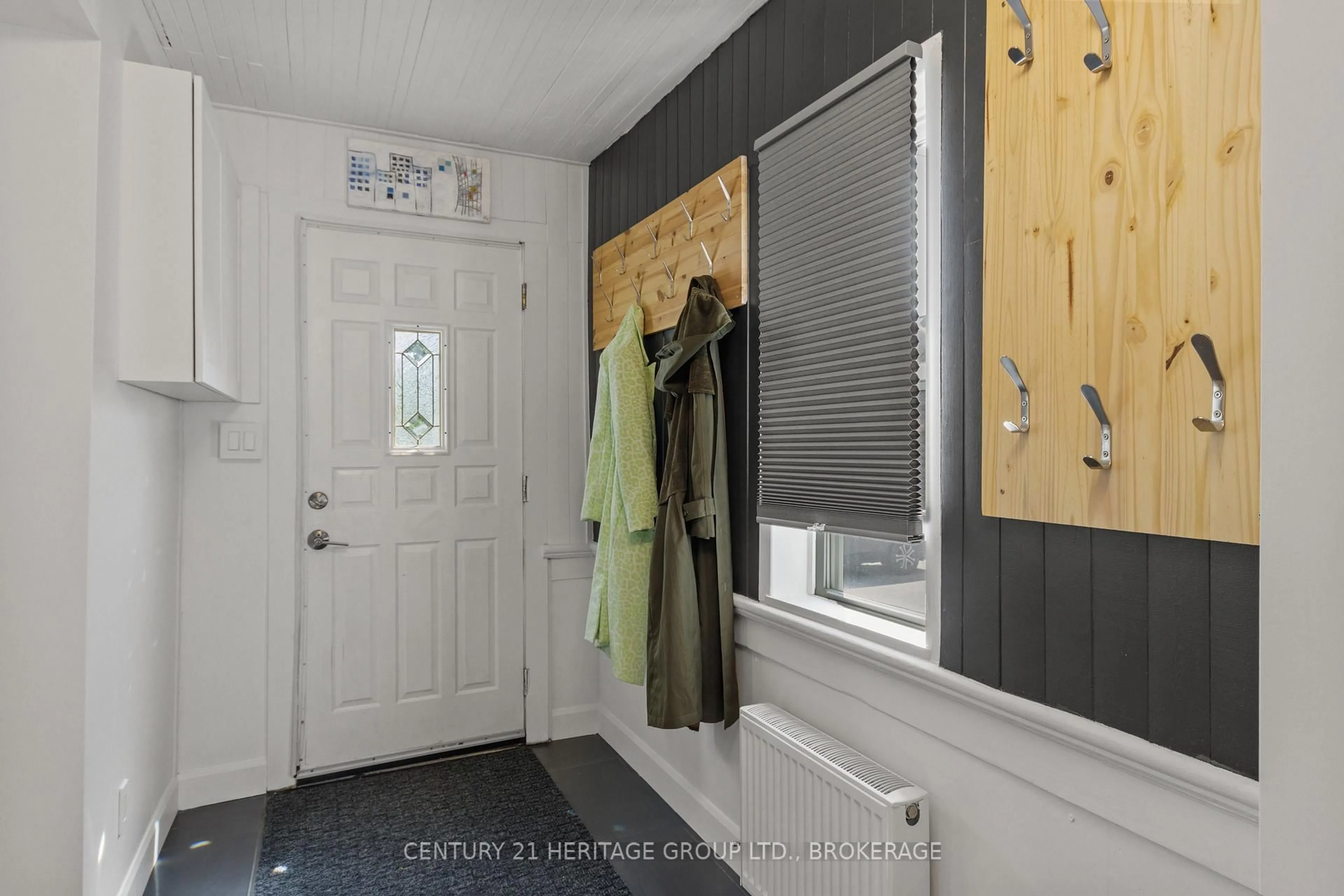 Indoor entryway for 6 St Catherine St, Kingston Ontario K7K 3S1