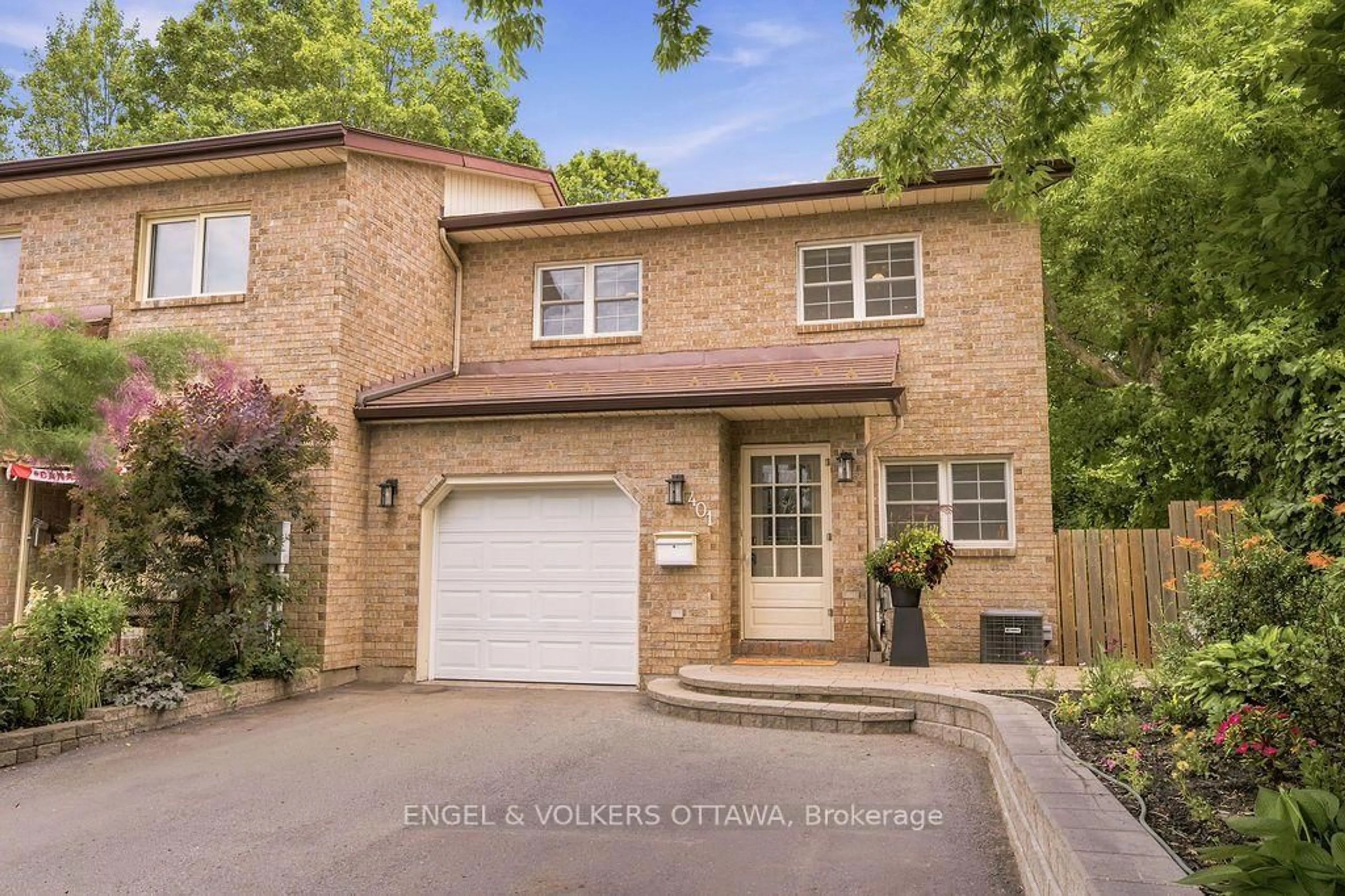 Home with brick exterior material, street for 401 St. Denis St, Ottawa Ontario K1L 5H8