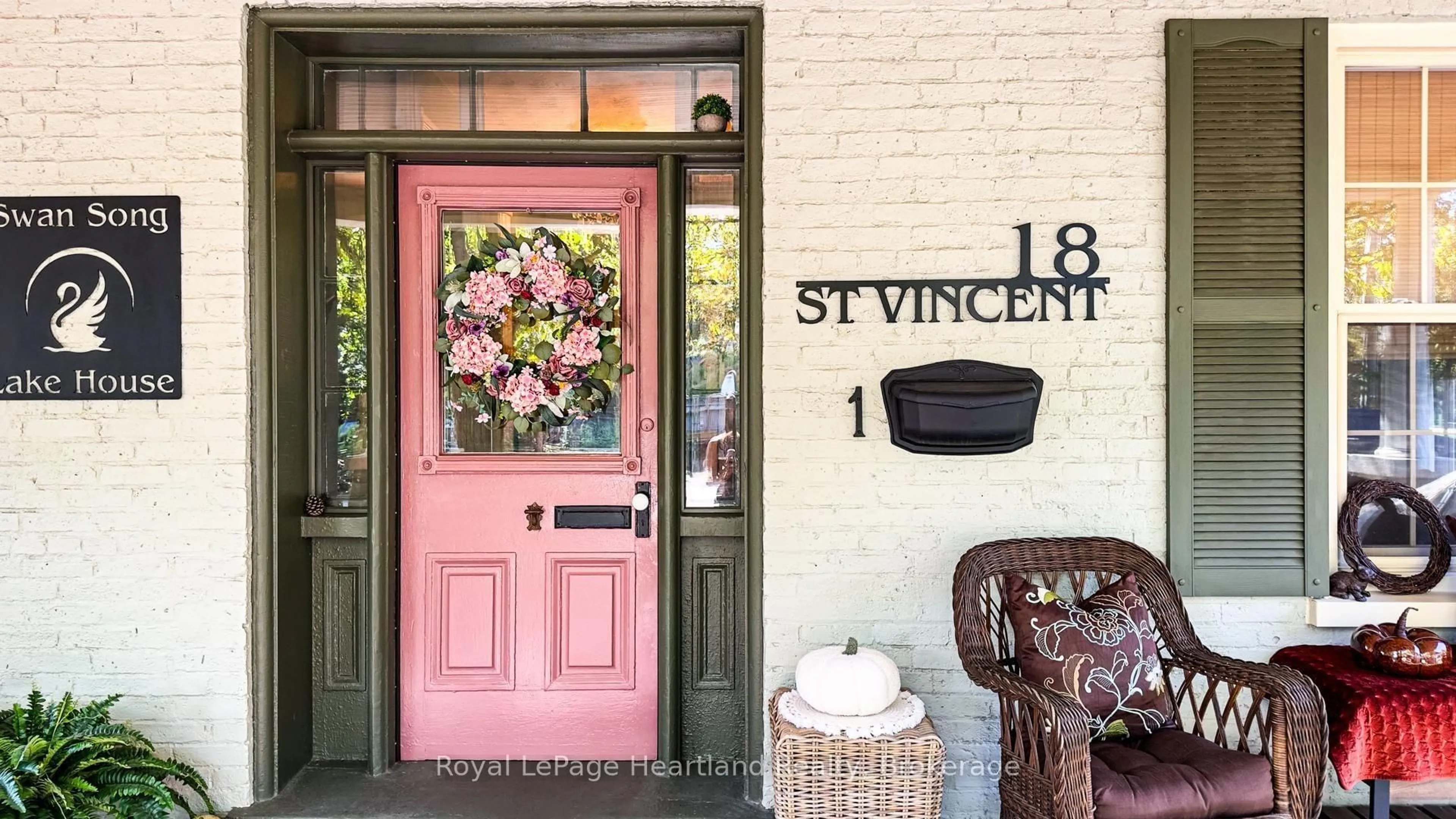 Indoor entryway for 18 ST VINCENT St, Goderich Ontario N7A 2M6