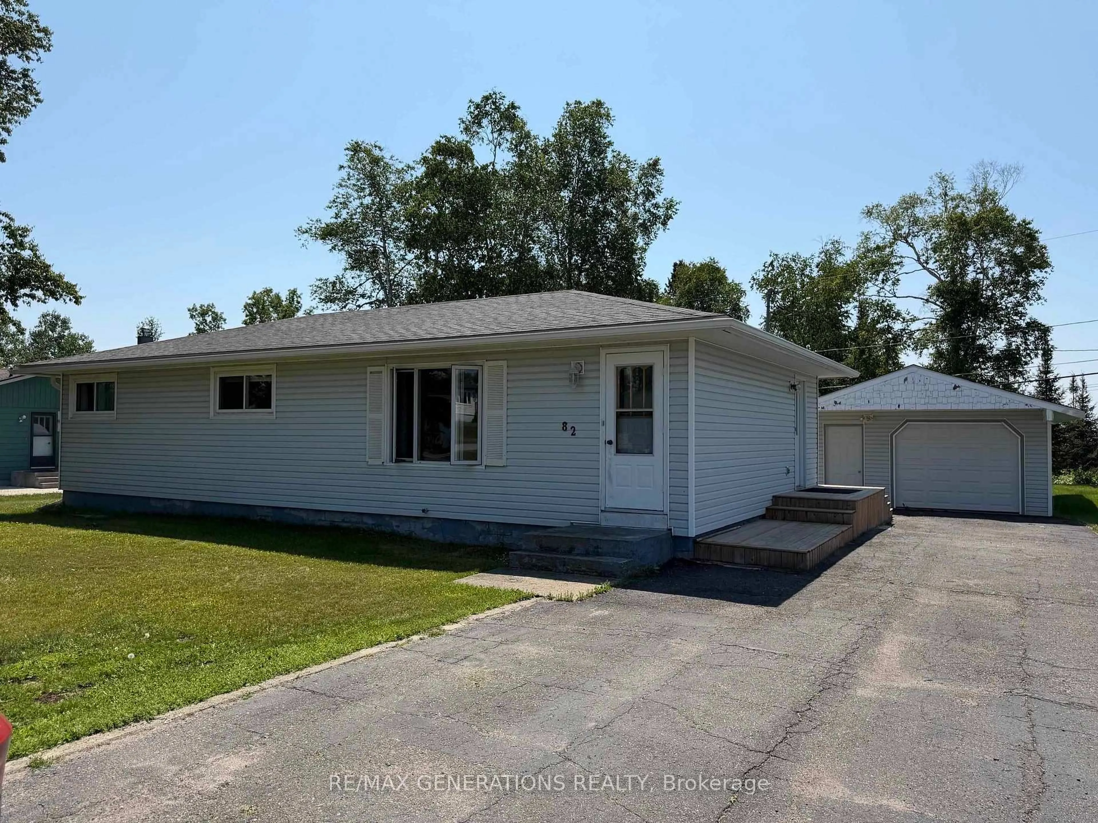 Home with vinyl exterior material, street for 82 Lakeview Dr, Terrace Bay Ontario P0T 2W0