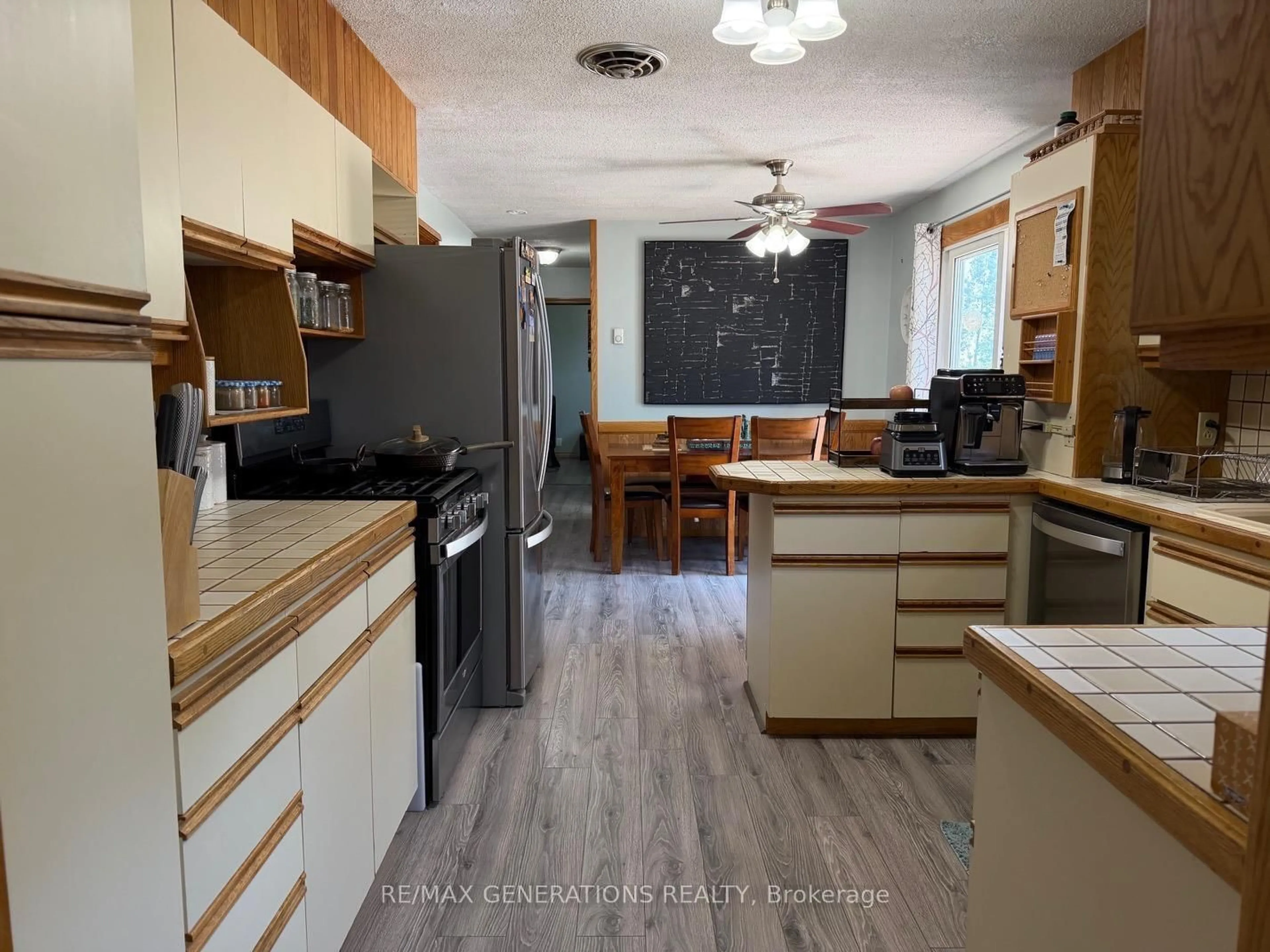 Standard kitchen, wood/laminate floor for 82 Lakeview Dr, Terrace Bay Ontario P0T 2W0