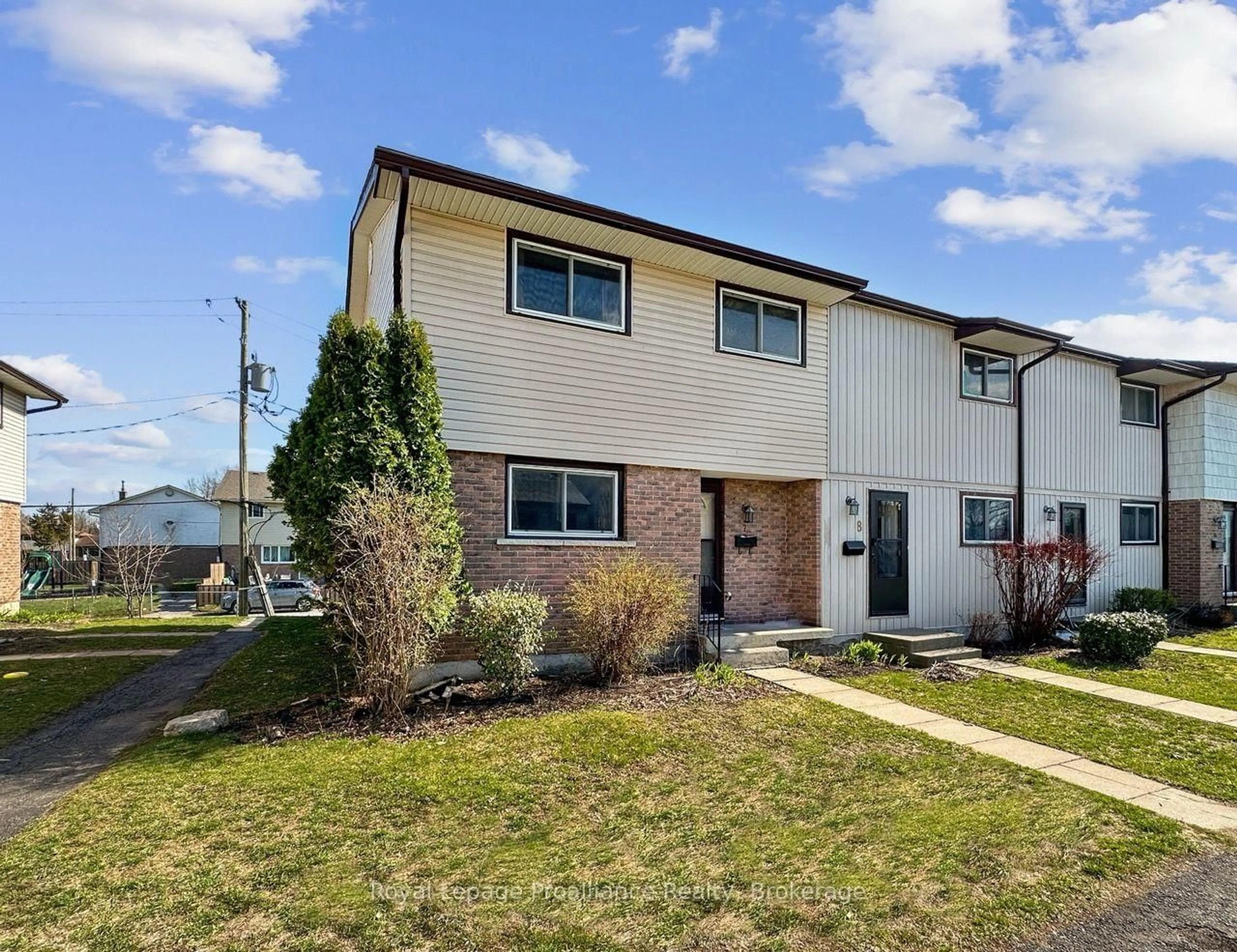Home with vinyl exterior material, street for 7 Tiffany Pl, Quinte West Ontario K8V 6A3