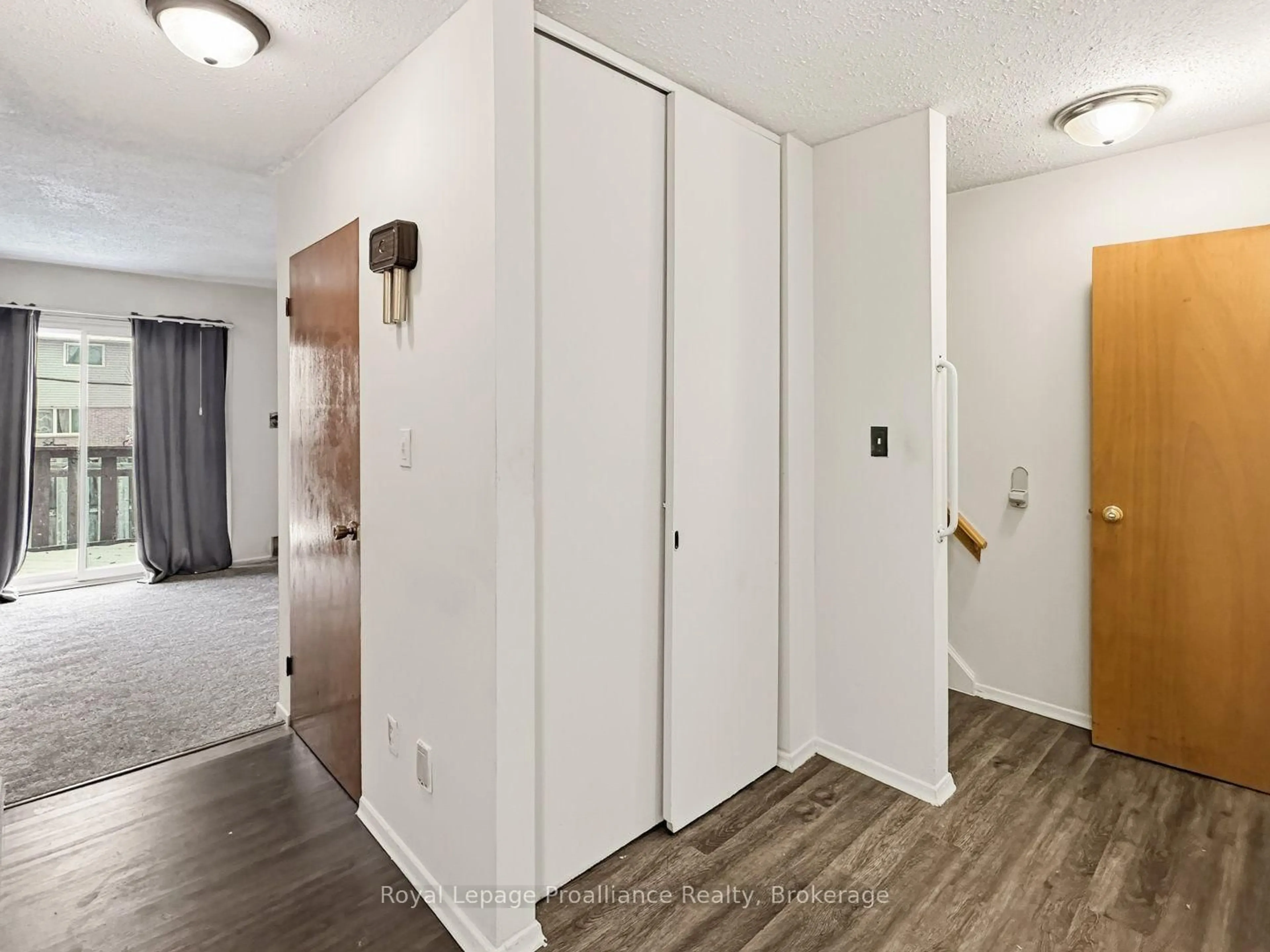 Indoor entryway for 7 Tiffany Pl, Quinte West Ontario K8V 6A3