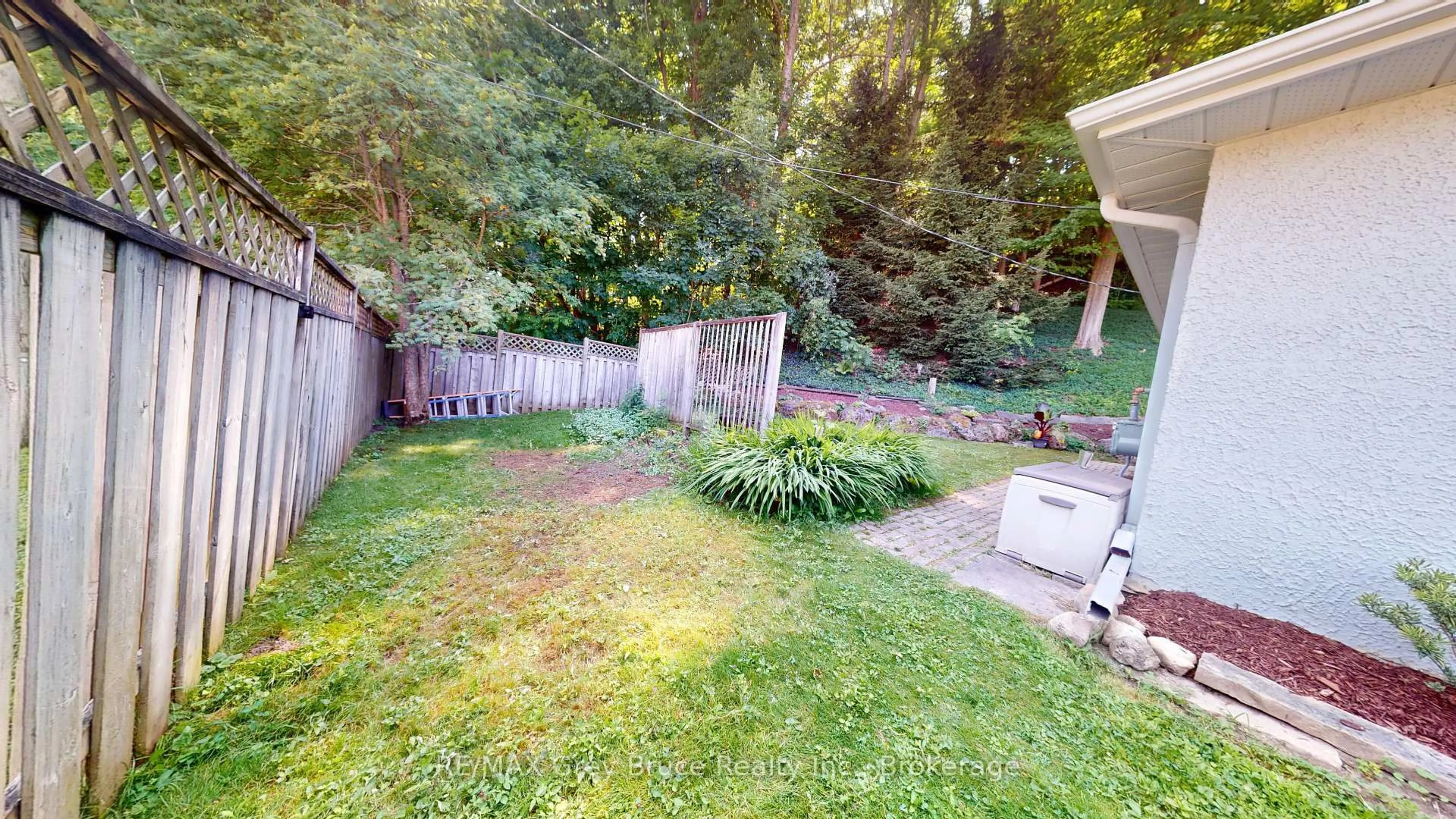Patio, forest/trees view for 250 2nd Ave, Owen Sound Ontario N4K 2E6