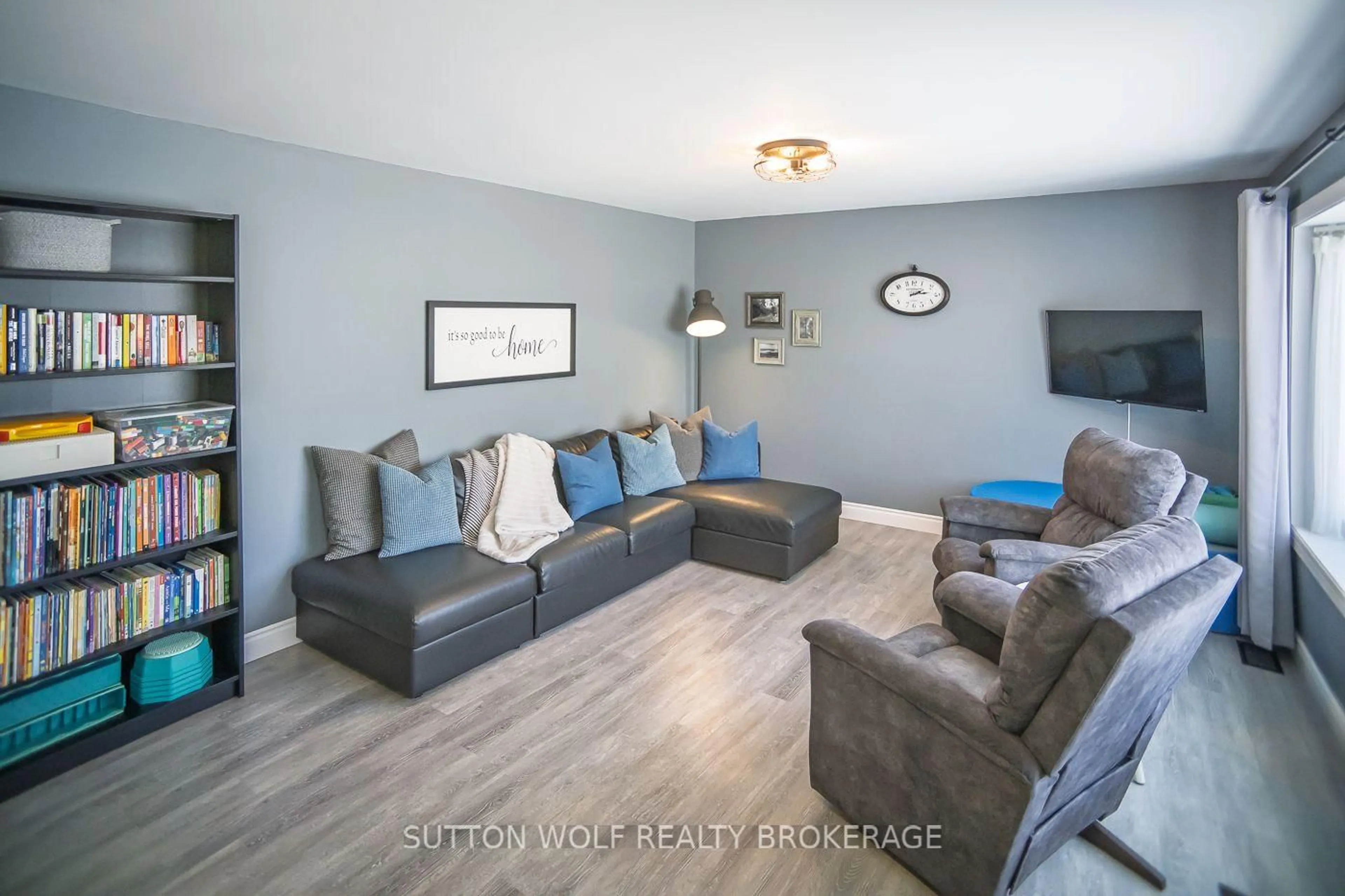 Living room with furniture, unknown for 112 Metcalfe St, Strathroy-Caradoc Ontario N7G 1P3