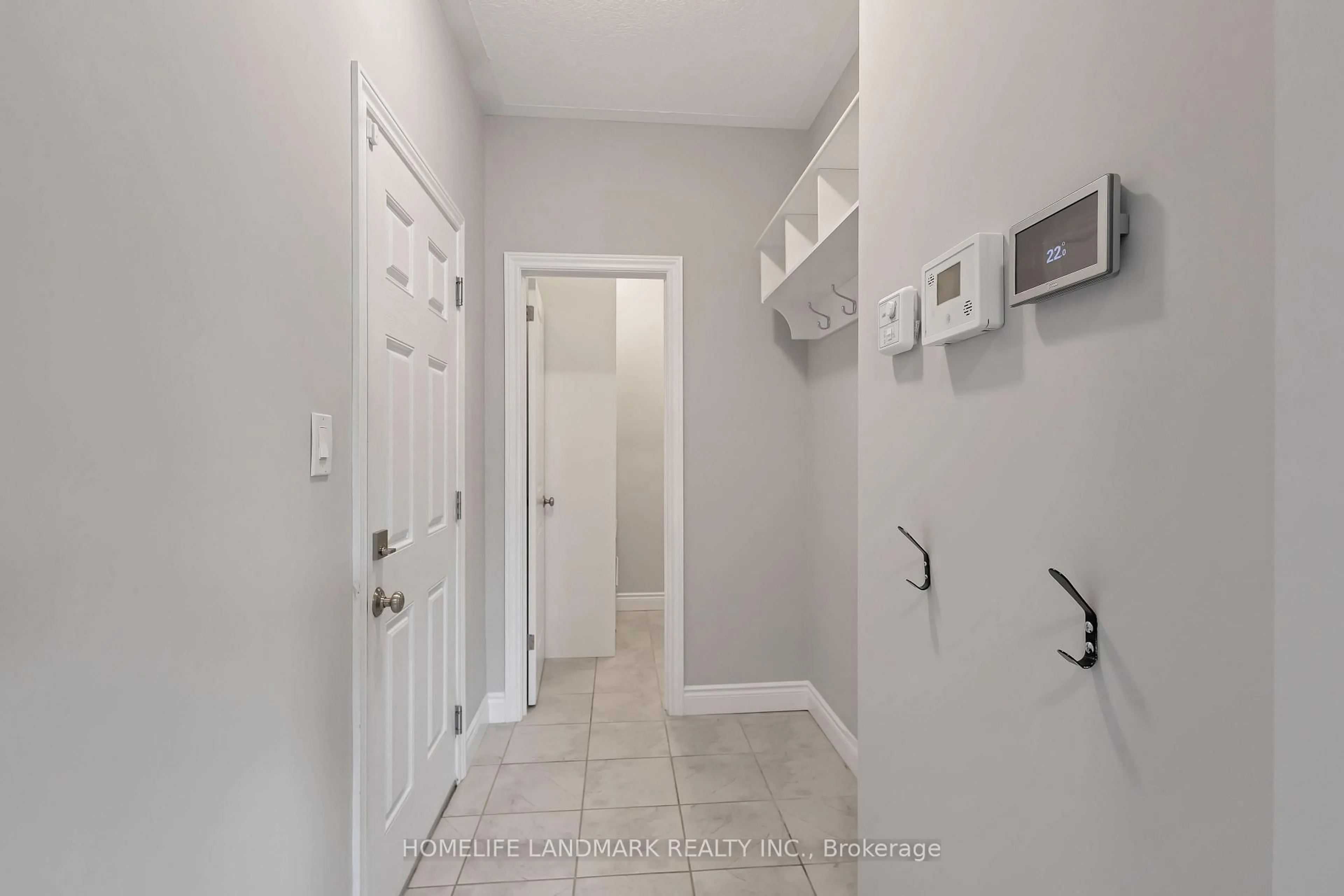 Indoor entryway for 225 TREMAINE Cres, Kitchener Ontario N2A 4L9
