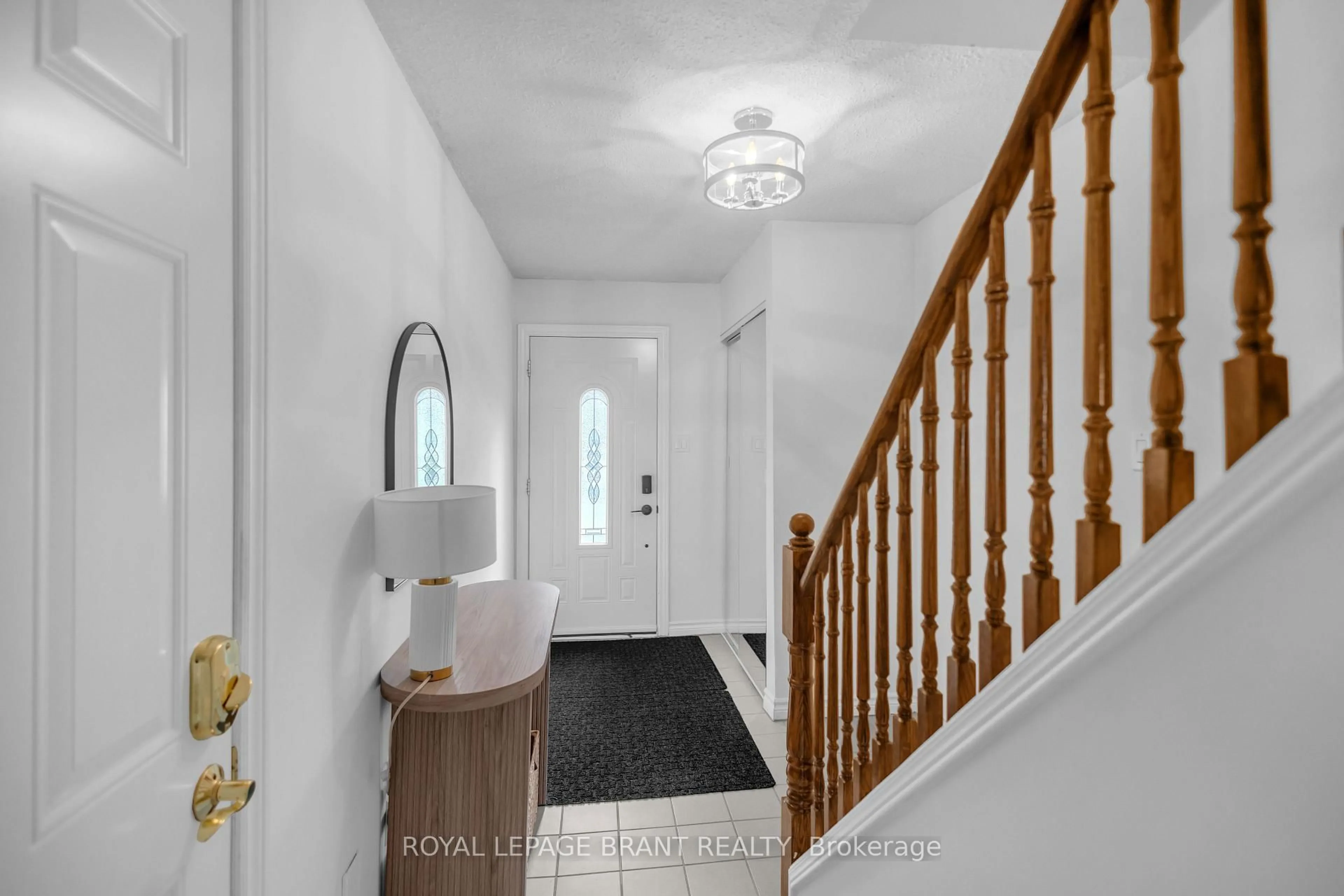 Indoor entryway for 1155 Paramount Dr #22, Hamilton Ontario L8J 2N4