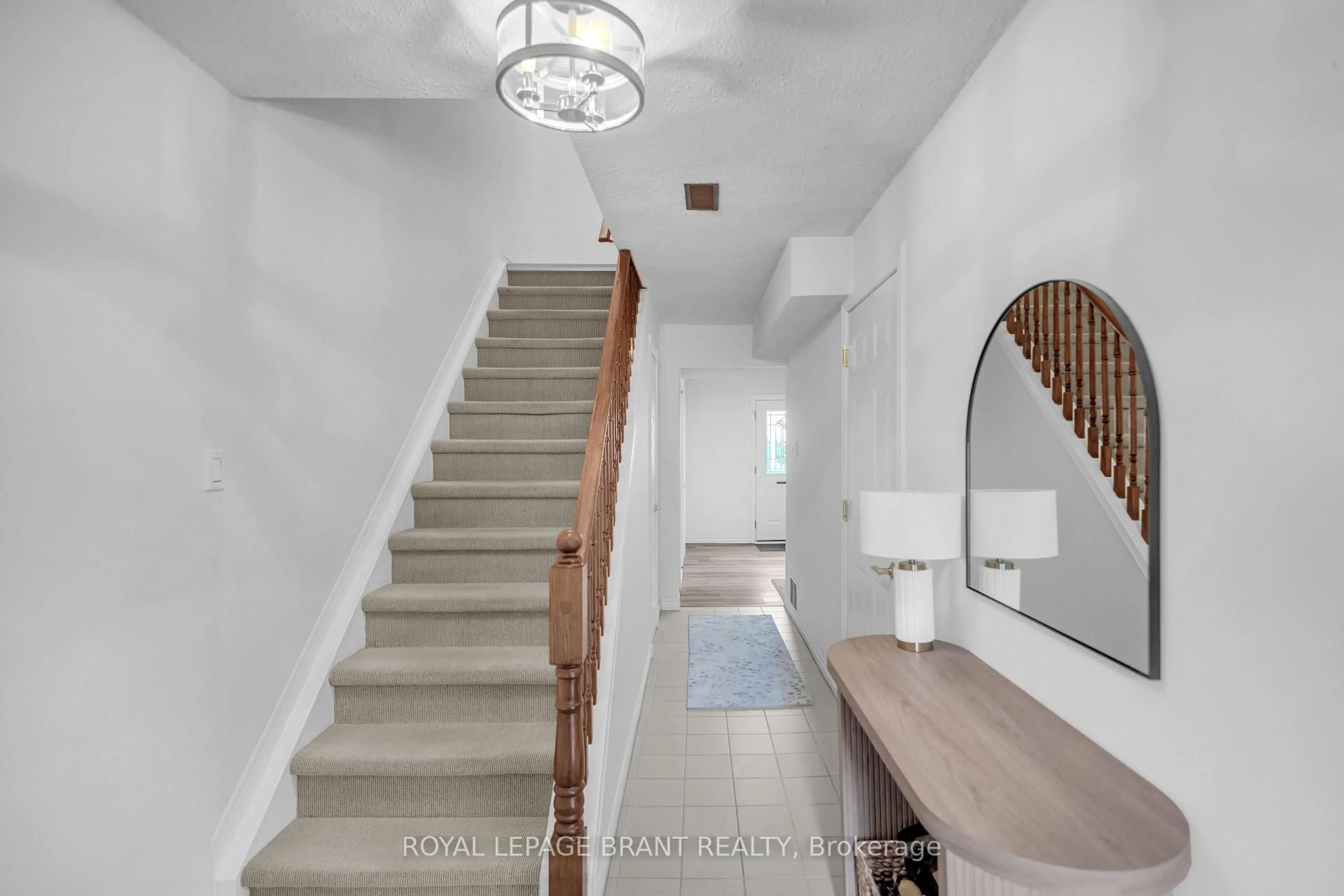 Indoor entryway for 1155 Paramount Dr #22, Hamilton Ontario L8J 2N4