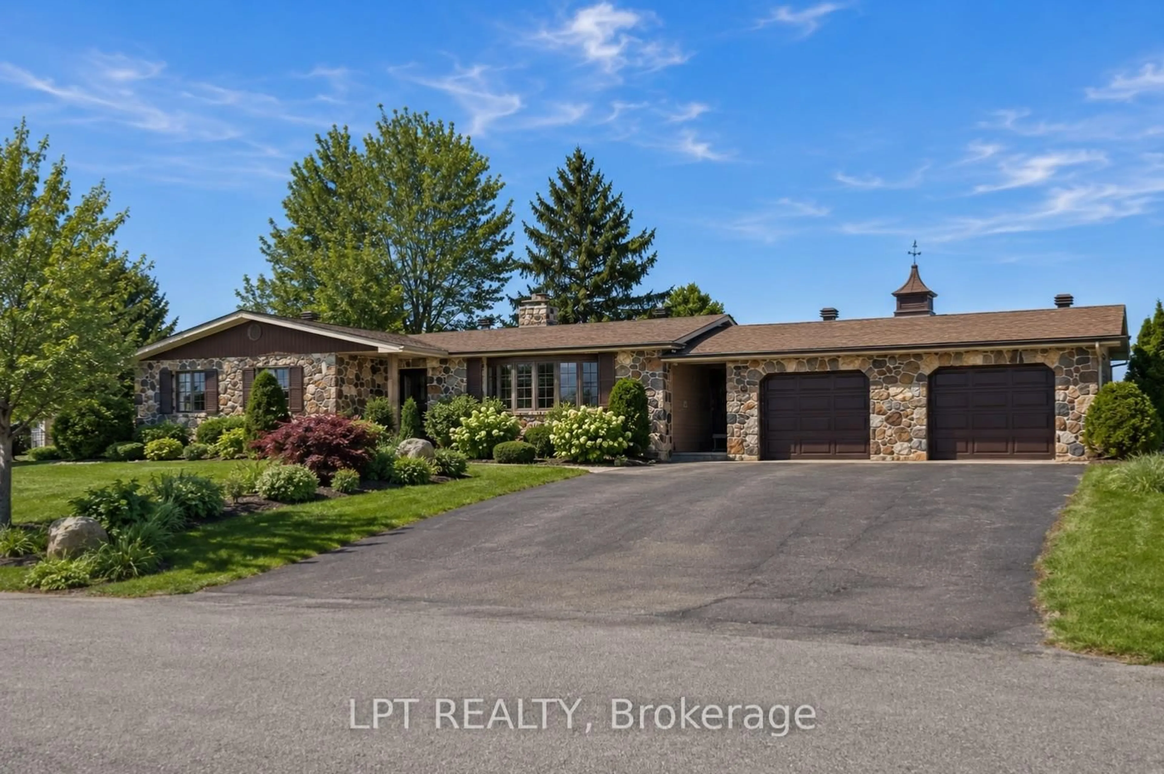 A pic from outside/outdoor area/front of a property/back of a property/a pic from drone, street for 10 Orchard St, Hawkesbury Ontario K6A 2V7