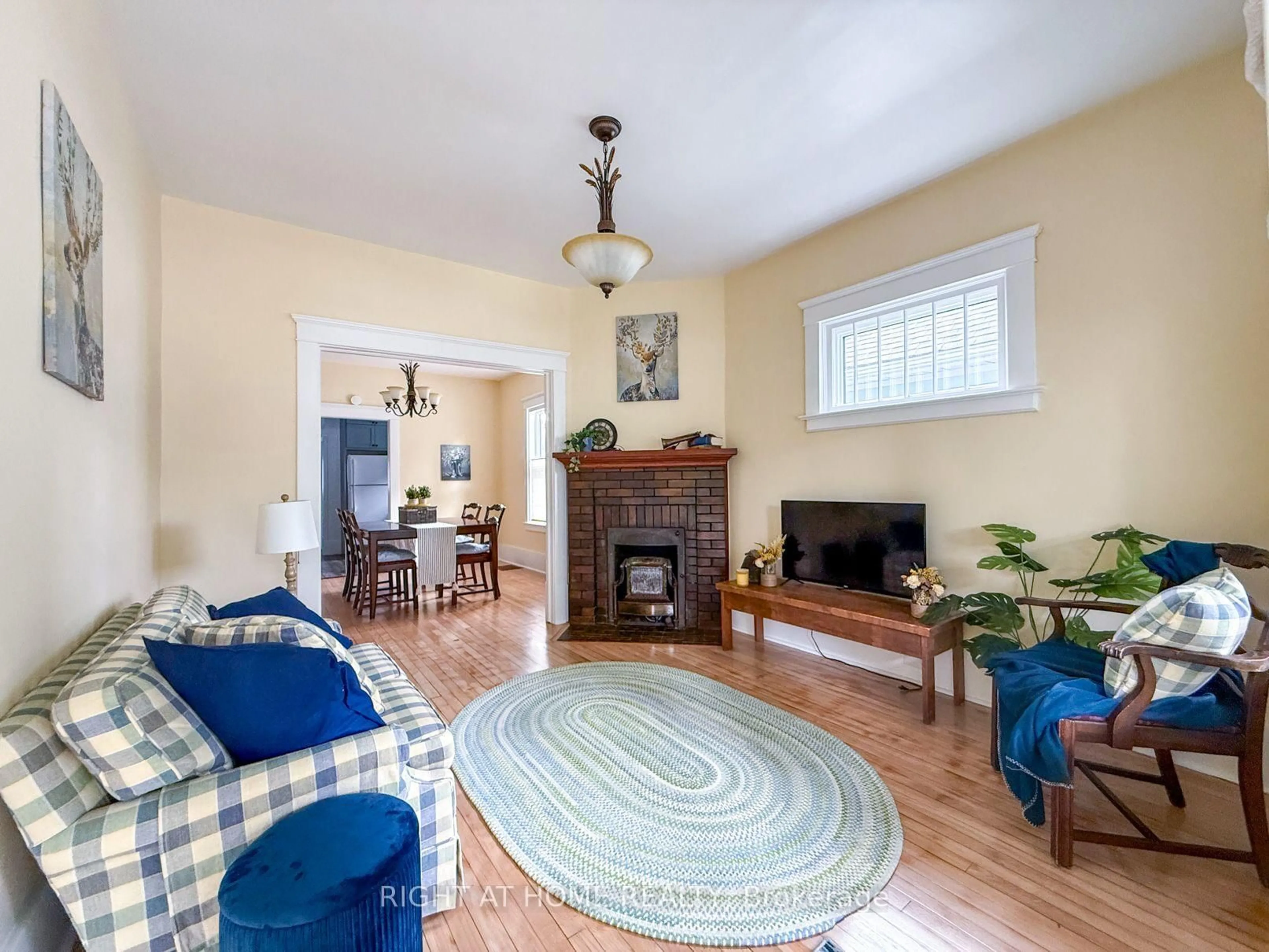Living room with furniture, unknown for 114 College Ave, Sarnia Ontario N7T 6A9