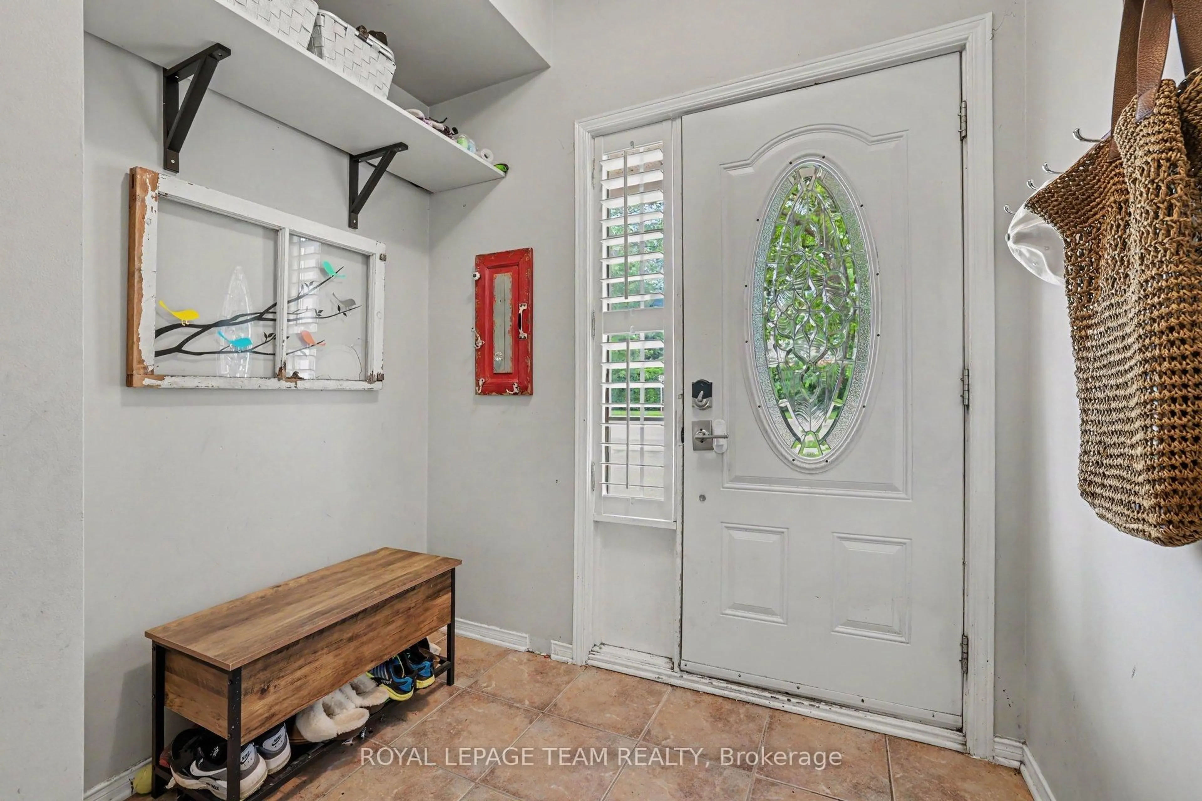 Indoor entryway for 141 Grassy Plains Dr, Ottawa Ontario K2M 2R6