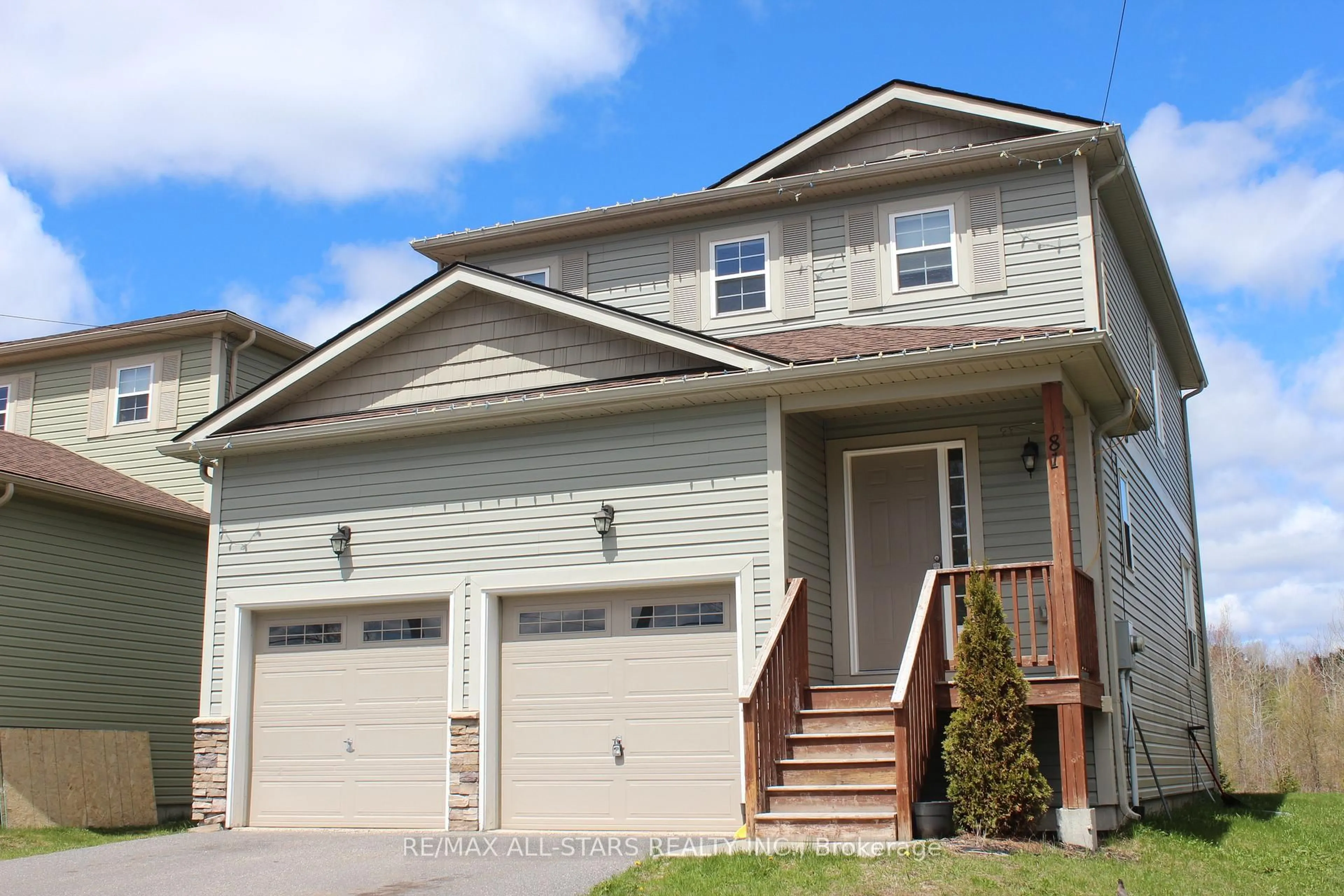 Home with vinyl exterior material, street for 81 Douglas Dr, Bracebridge Ontario P1L 0L3