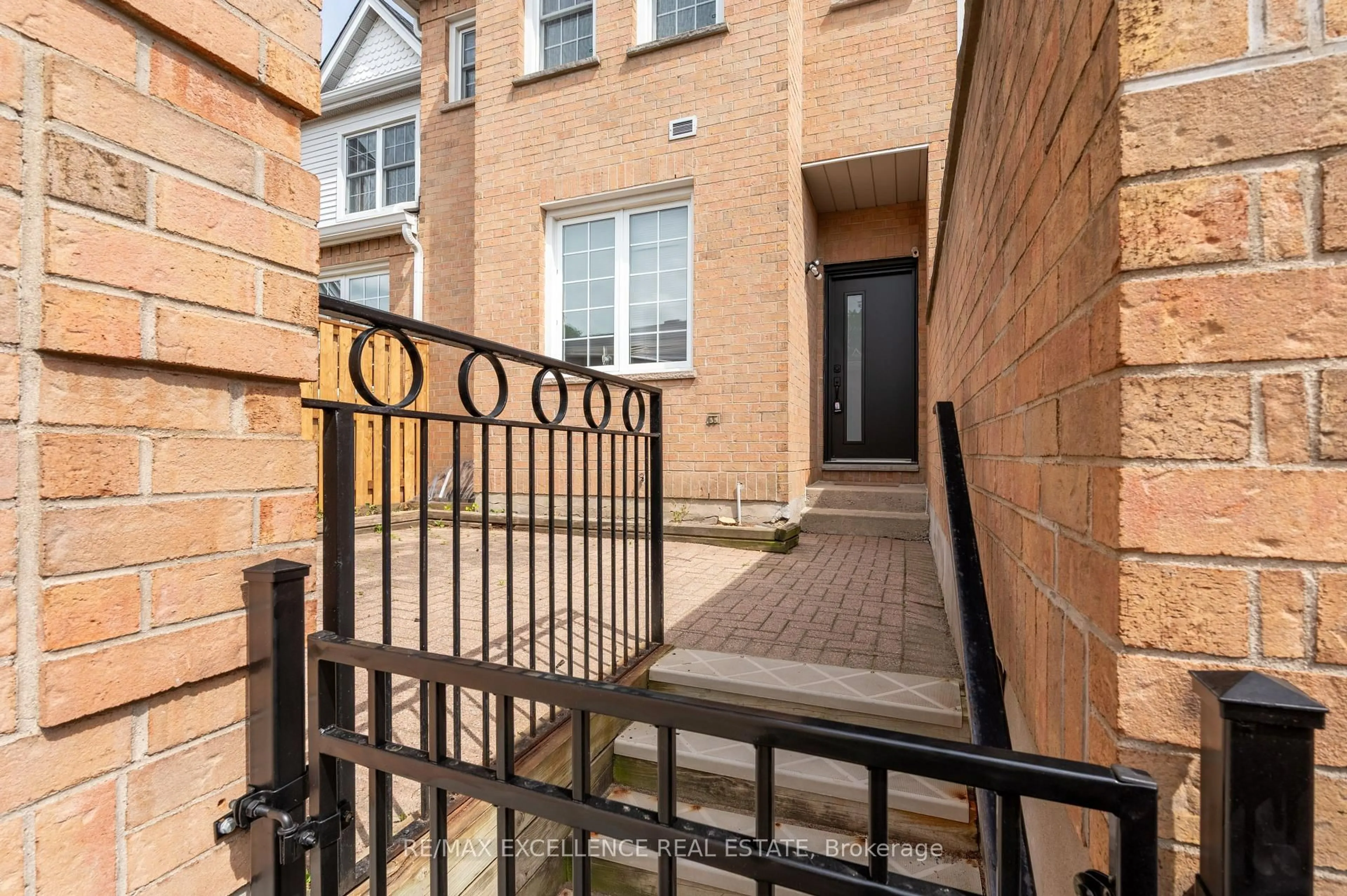 Unknown for 1570 Richmond St #7, London North Ontario N6G 4W1