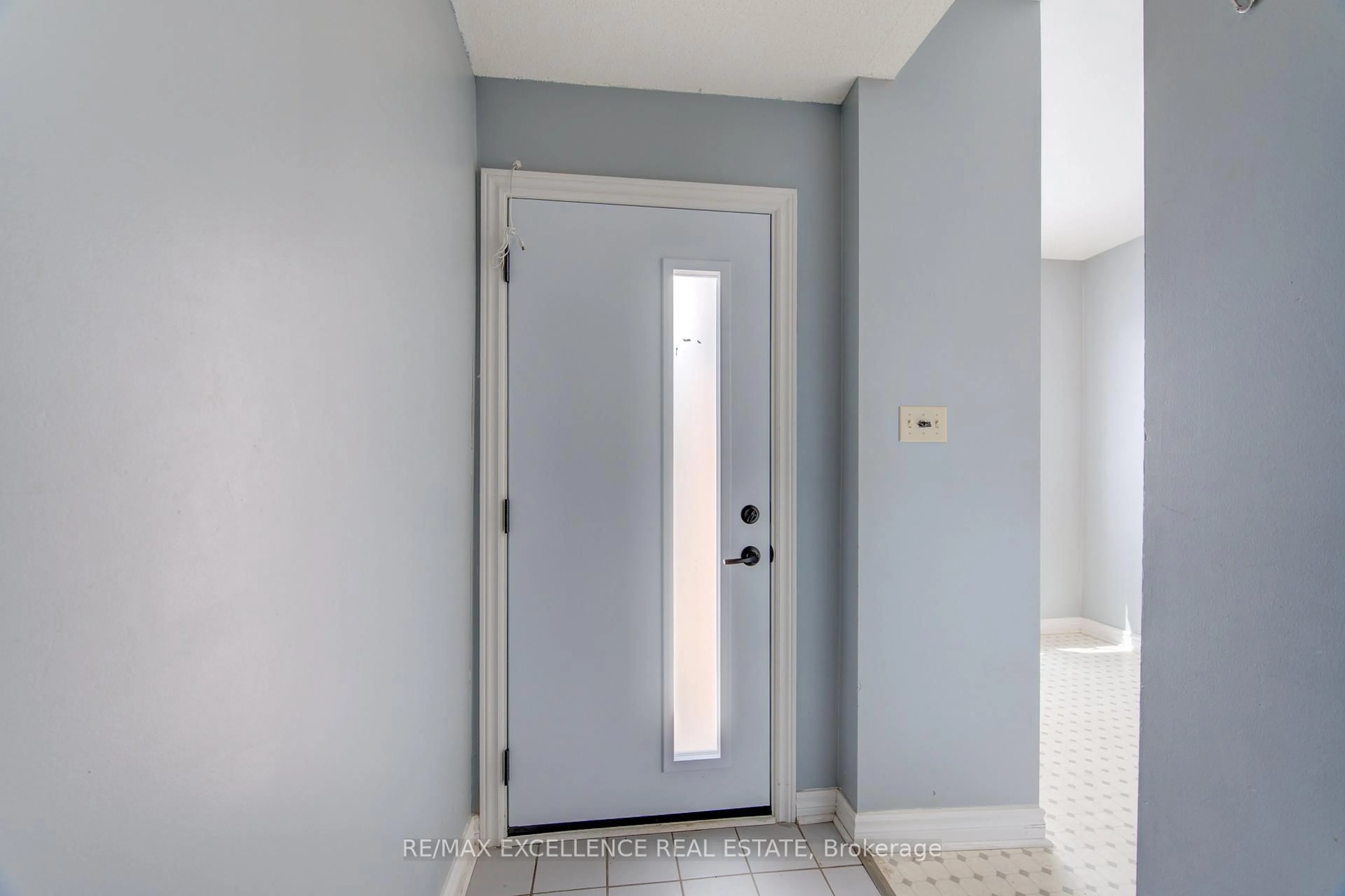 Indoor entryway for 1570 Richmond St #7, London North Ontario N6G 4W1