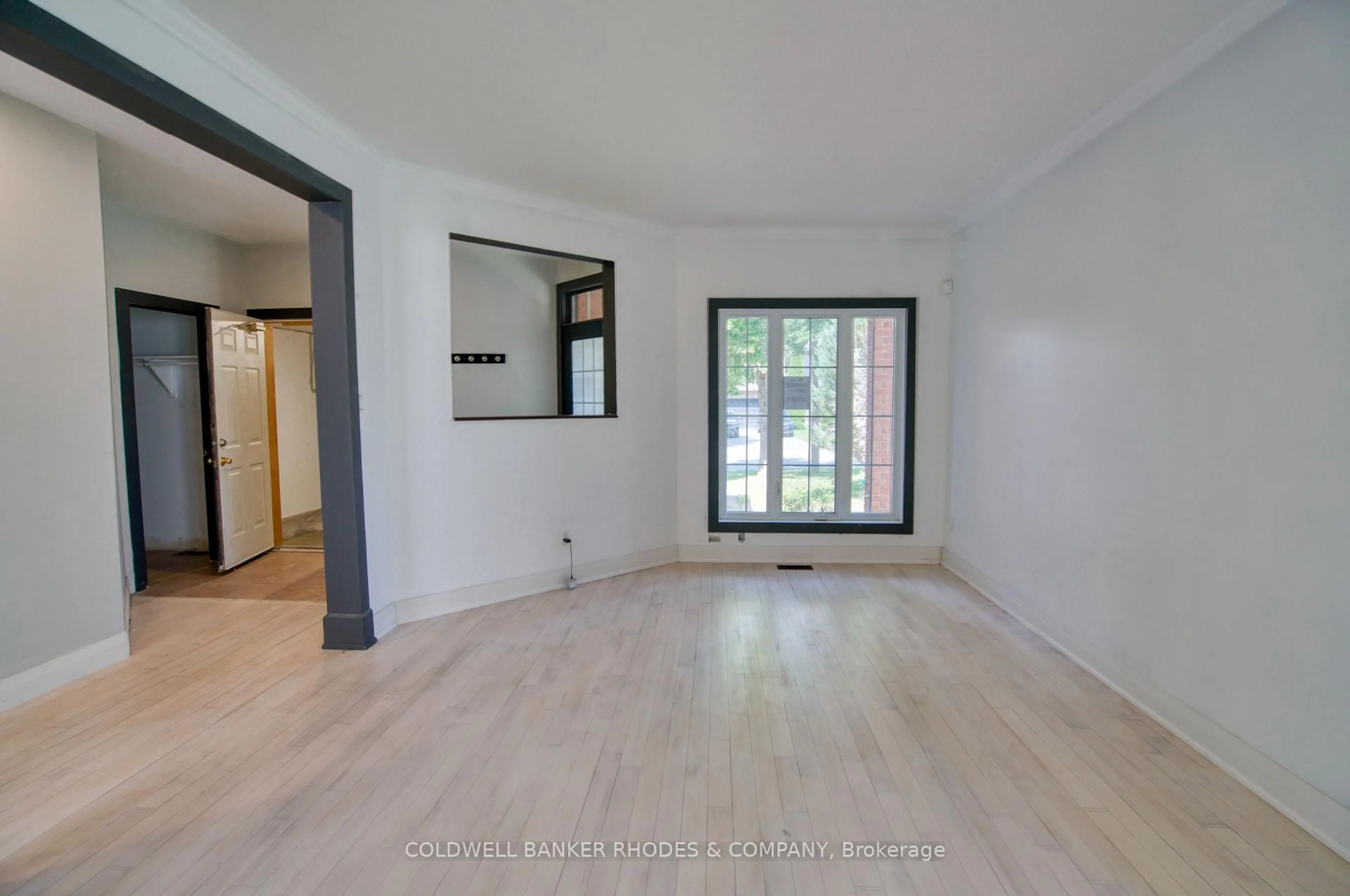 A pic of a room for 32 Catterick Cres, Ottawa Ontario K2K 3M5