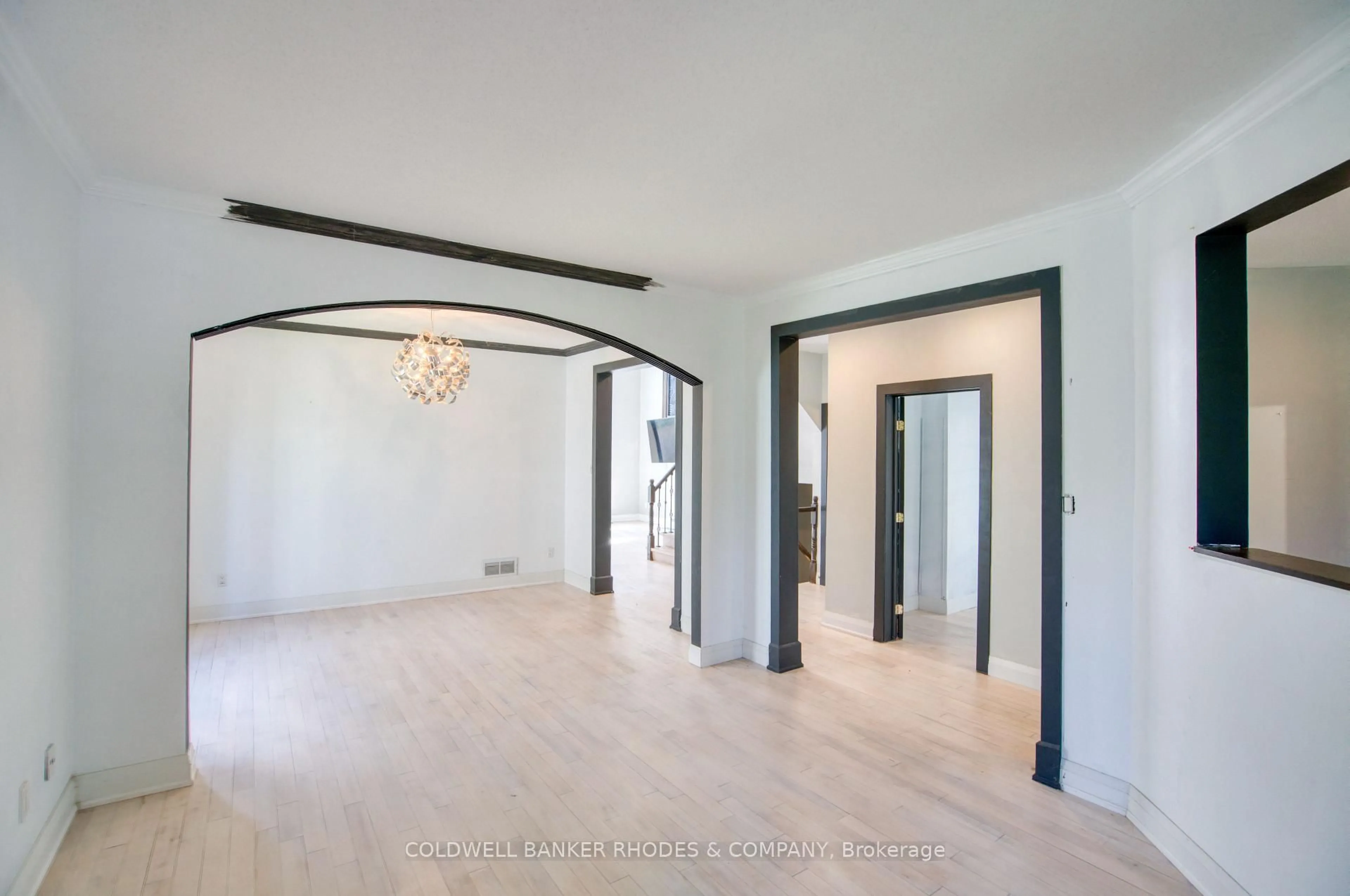 Unknown for 32 Catterick Cres, Ottawa Ontario K2K 3M5