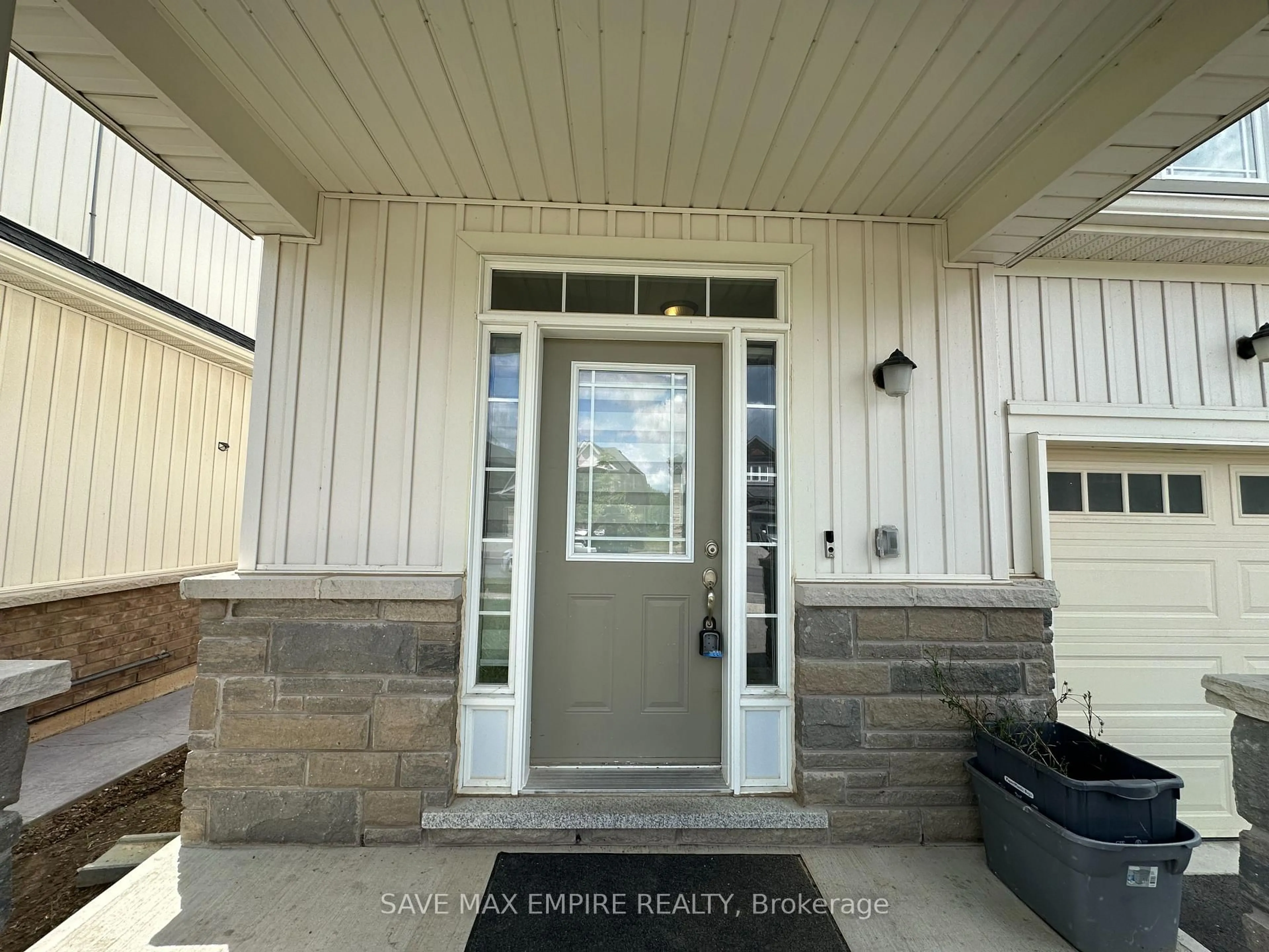 Indoor entryway for 1499 Marina Dr, Fort Erie Ontario L2A 0C7