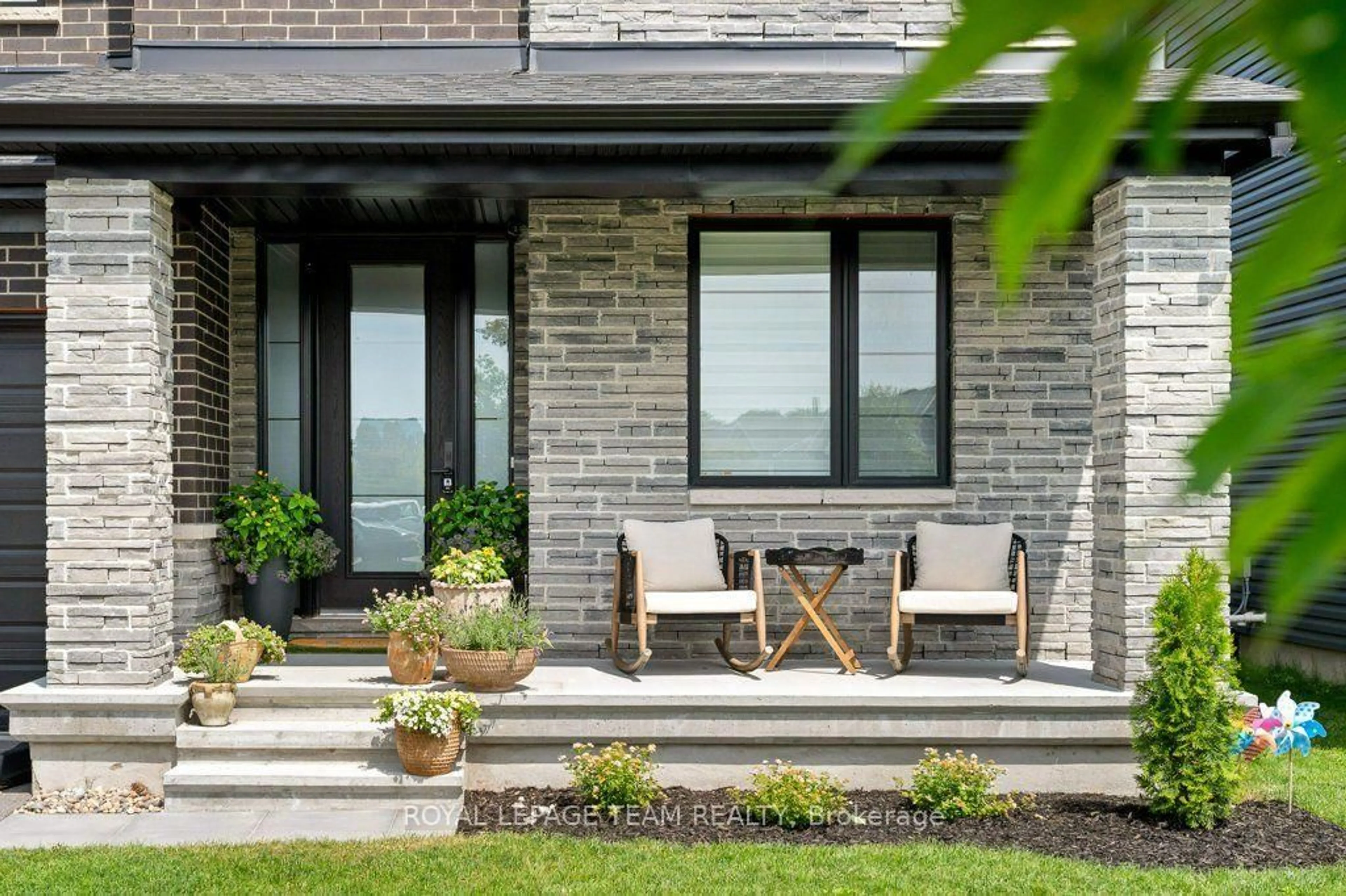 Patio, street for 58 Yacht Terr, Manotick Ontario K4M 0N3