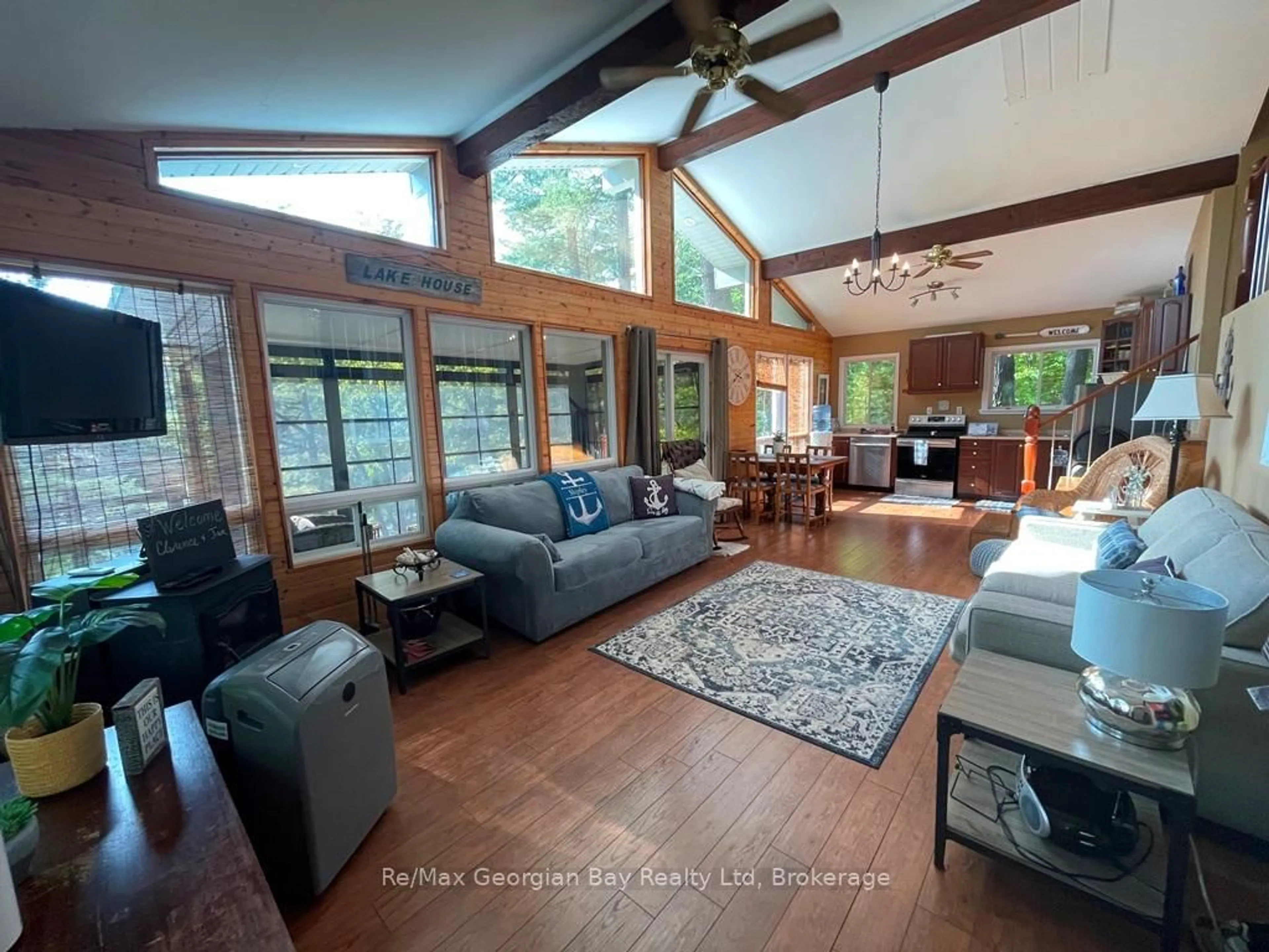 Living room with furniture, wood/laminate floor for 4SR406 SEVERN RIVER Rte, Muskoka Lakes Ontario L0K 1E0