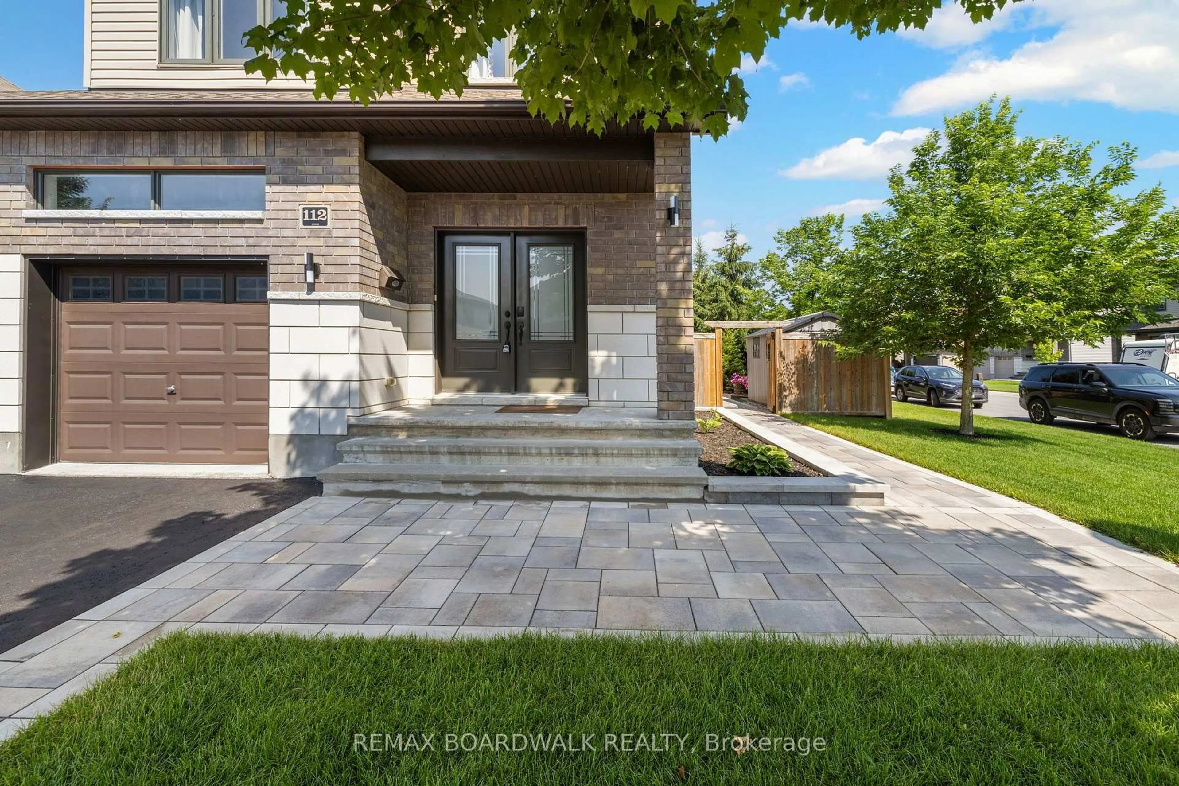 Patio, street for 112 Francis St, Carleton Place Ontario K7C 0E9