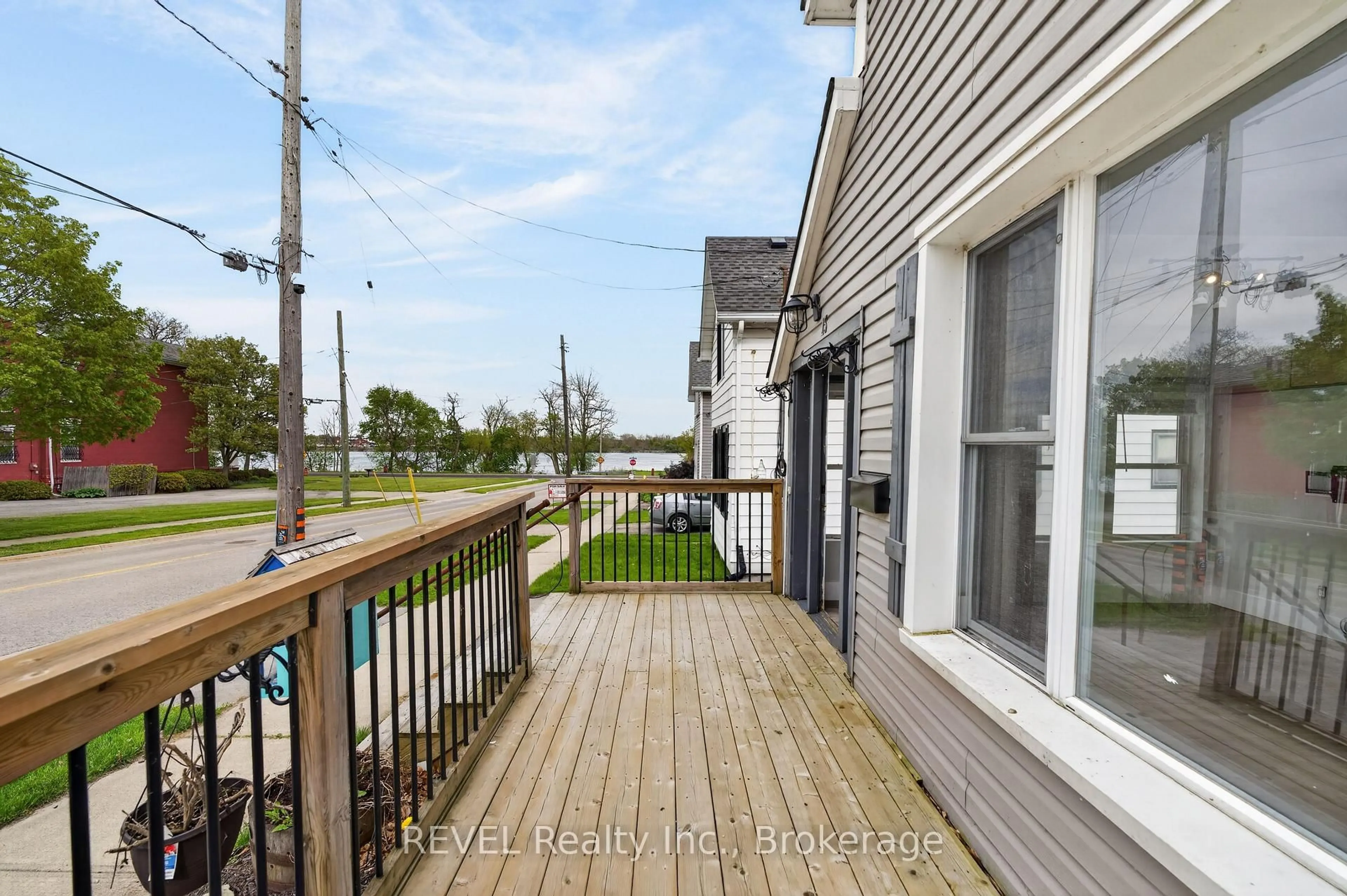 Patio, water/lake/river/ocean view for 15 Phipps St, Fort Erie Ontario L2A 2V1