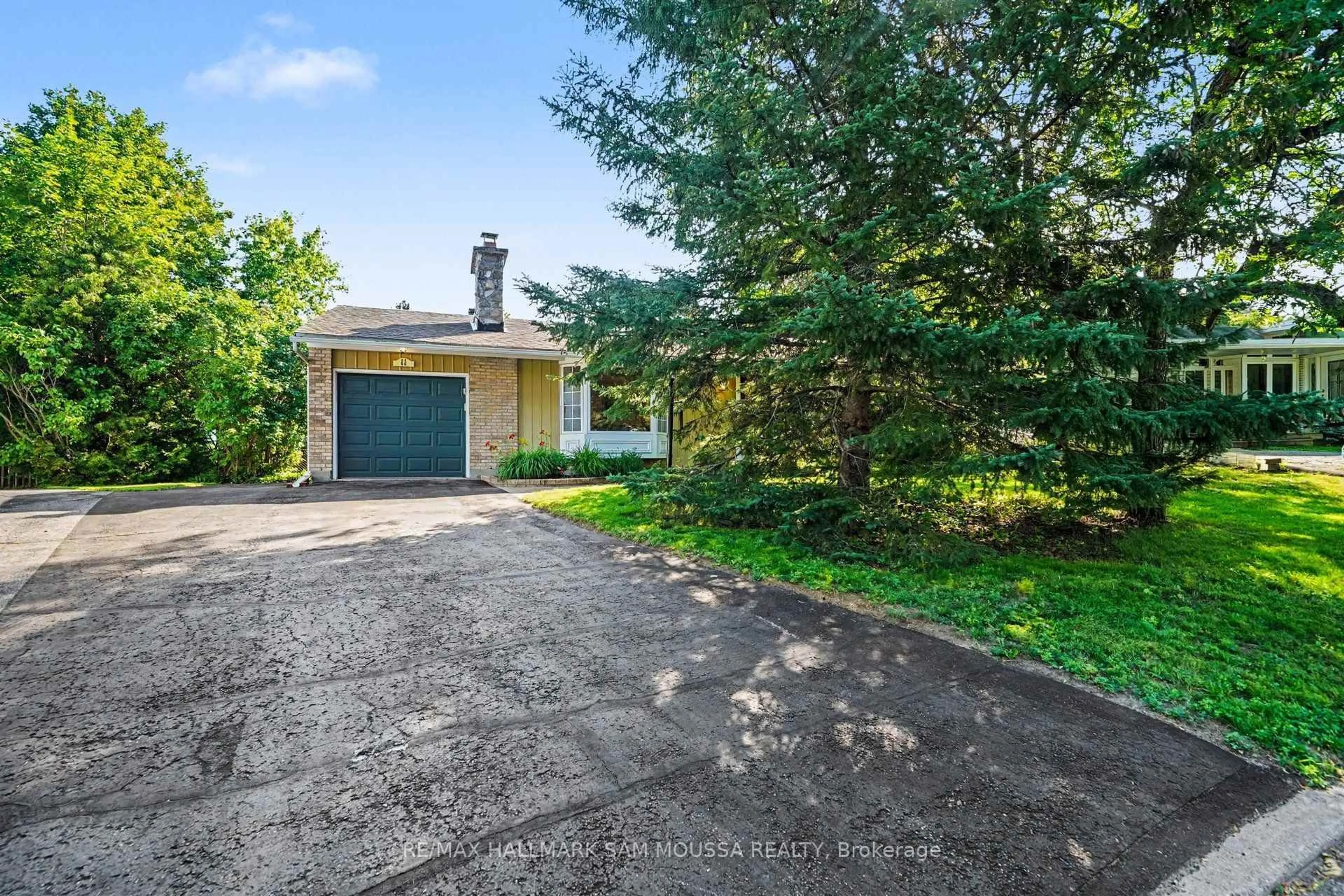 A pic from outside/outdoor area/front of a property/back of a property/a pic from drone, street for 11 Springdale Cres, Ottawa Ontario K2H 5T7