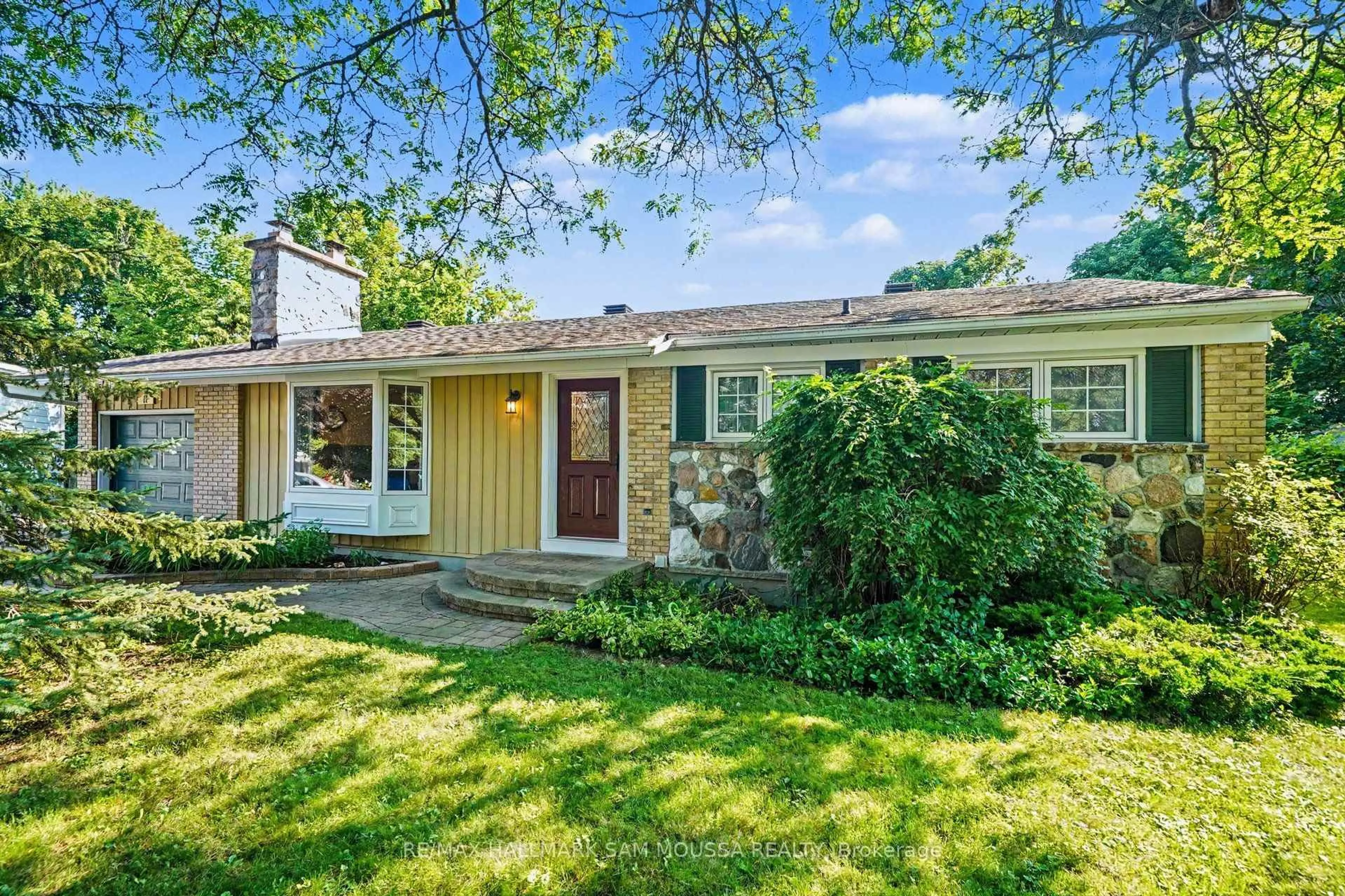 Home with vinyl exterior material, street for 11 Springdale Cres, Ottawa Ontario K2H 5T7