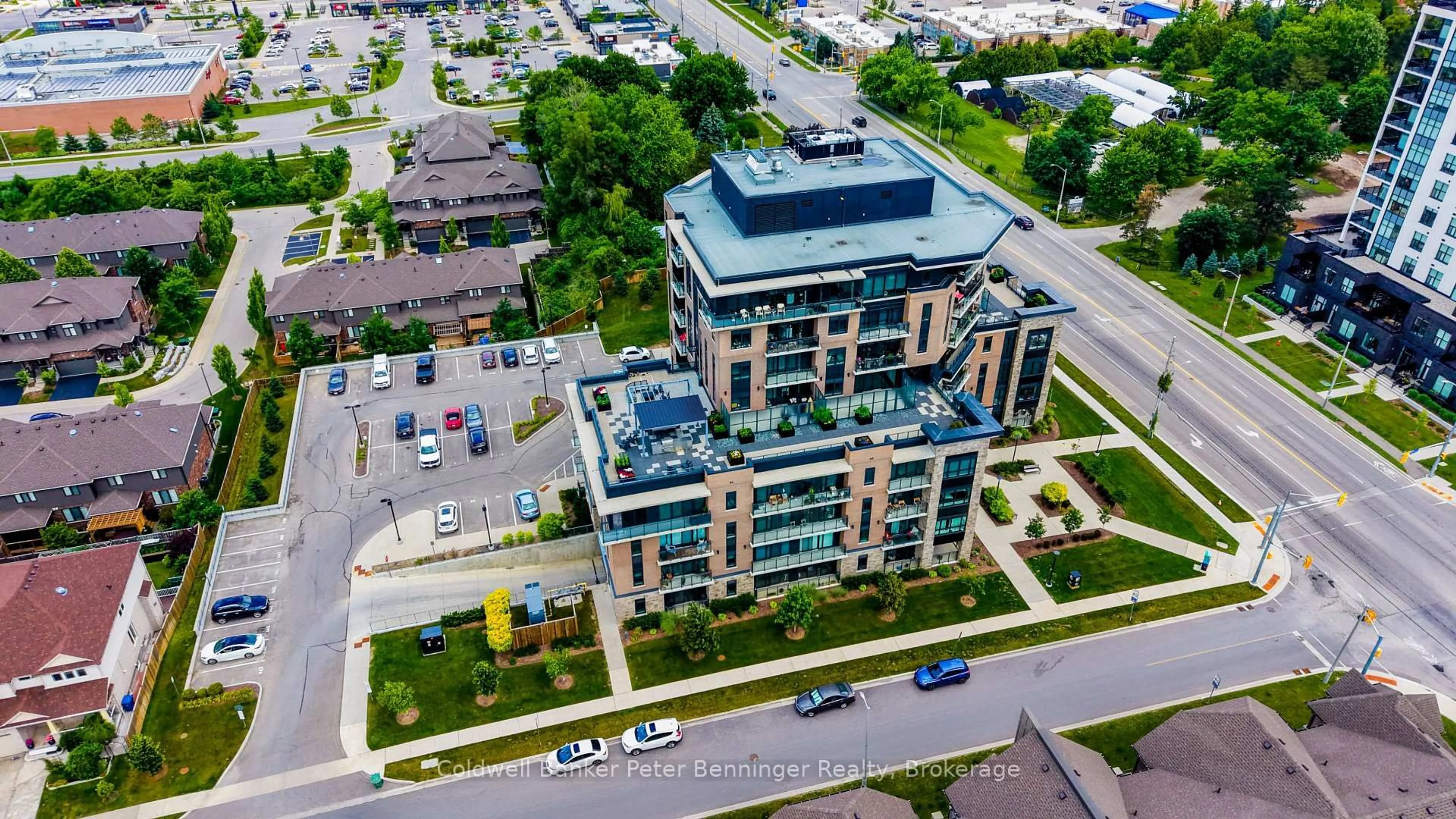 A pic from outside/outdoor area/front of a property/back of a property/a pic from drone, building for 332 Gosling Gdns #104, Guelph Ontario N1L 0P8