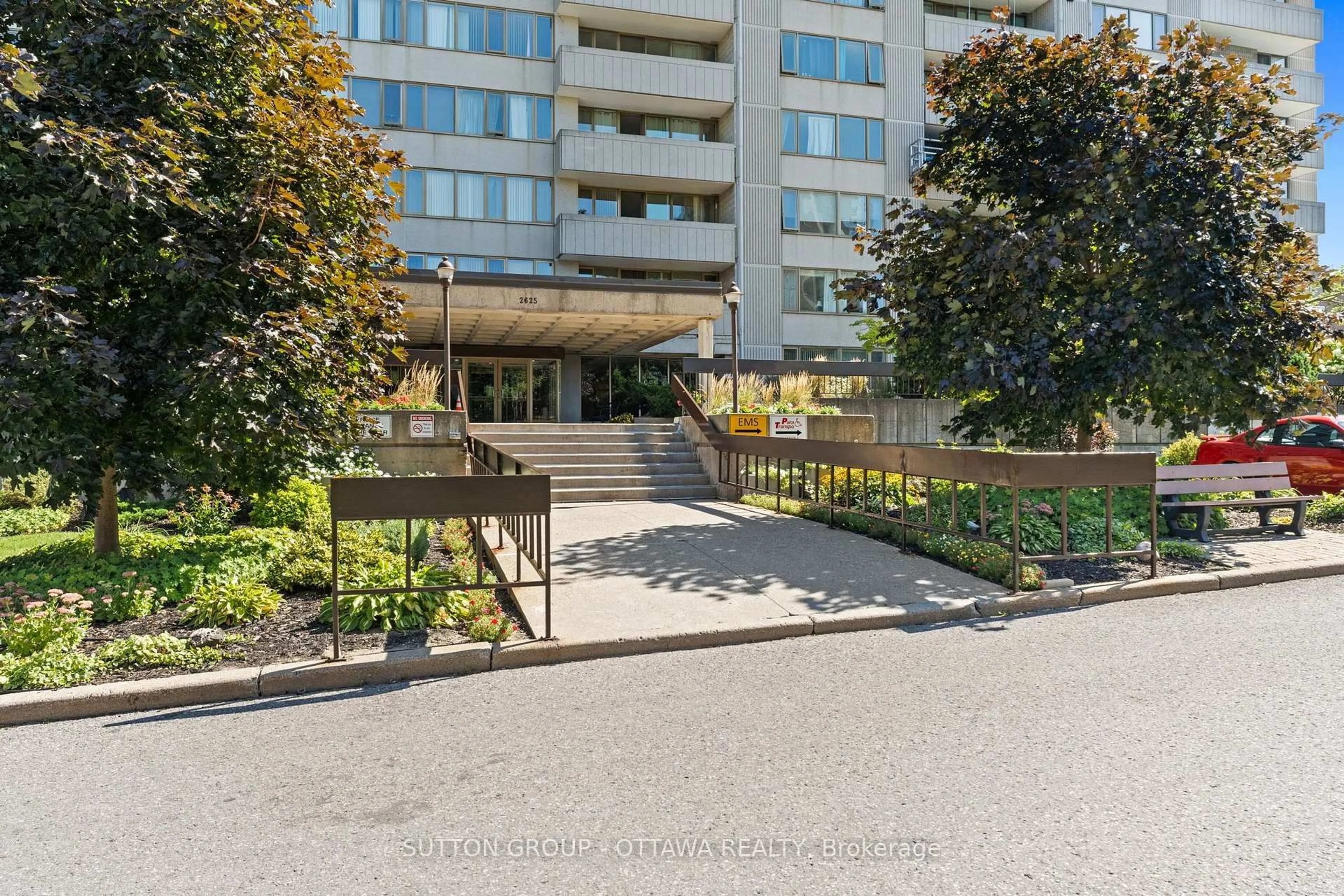 Unknown for 2625 Regina St #504, Ottawa Ontario K2B 5W8