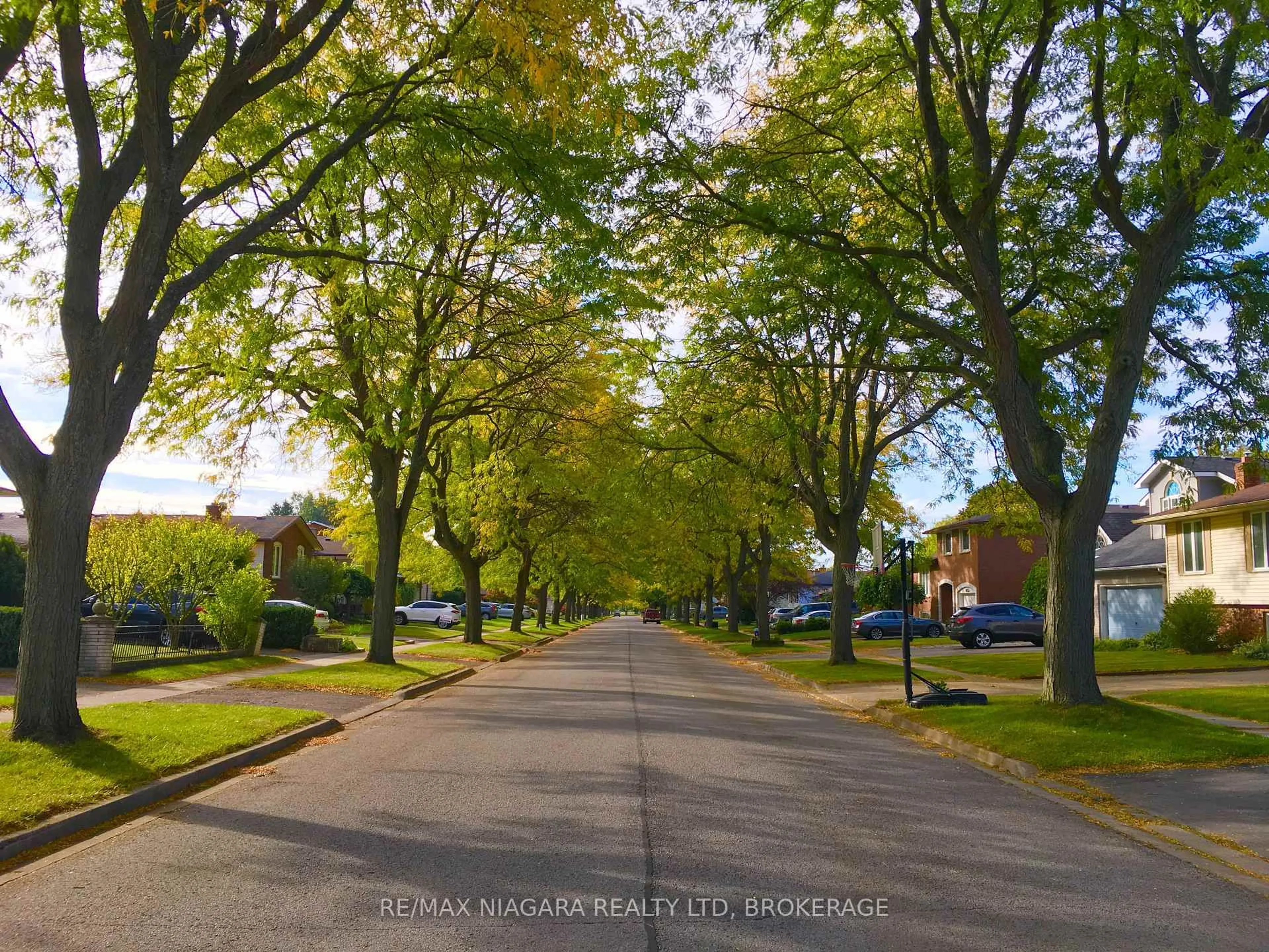 Blurry image for 6086 Eldorado Ave, Niagara Falls Ontario L2H 2E7