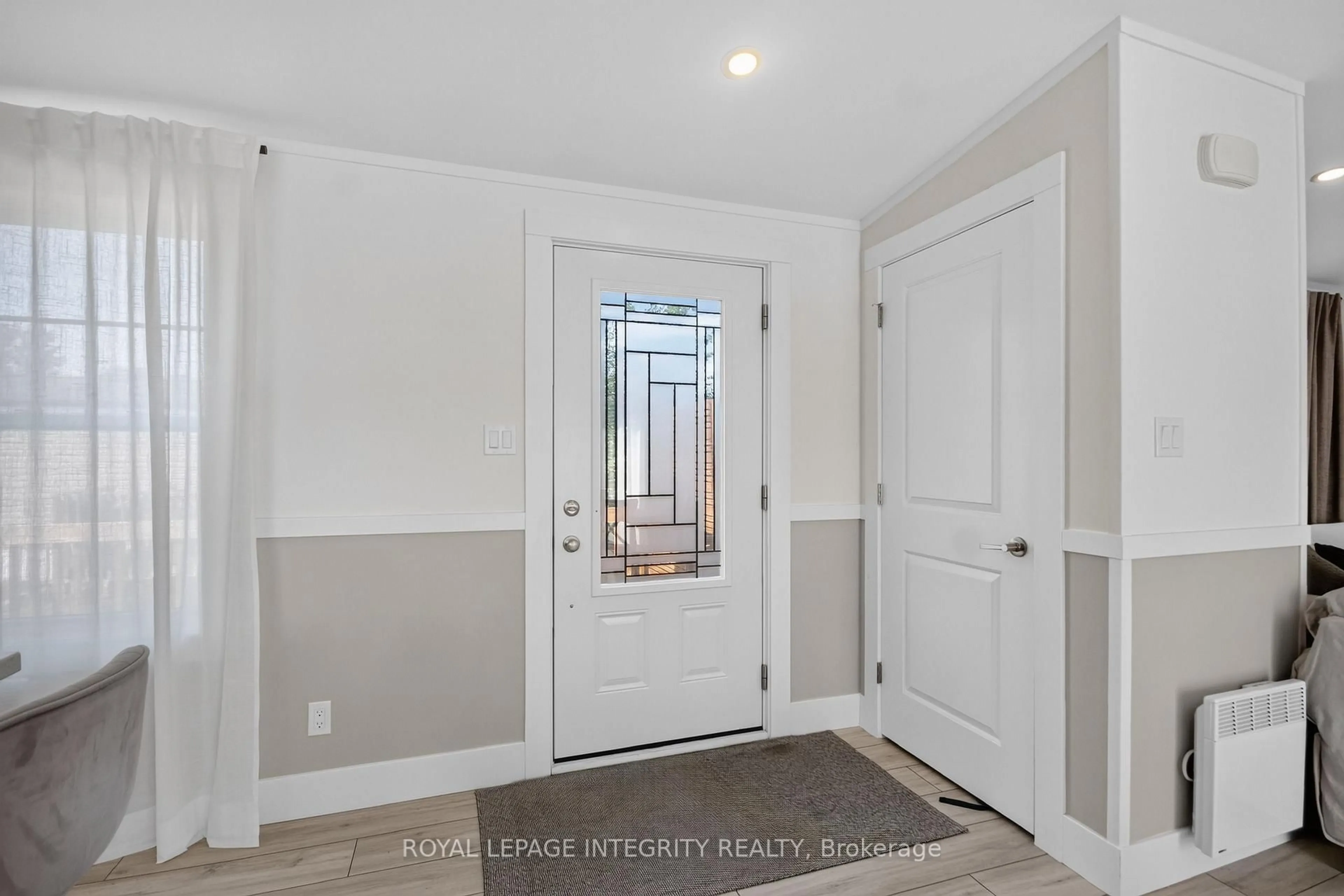Indoor entryway for 6709 Chris Tierney Private, Ottawa Ontario K4P 1H5