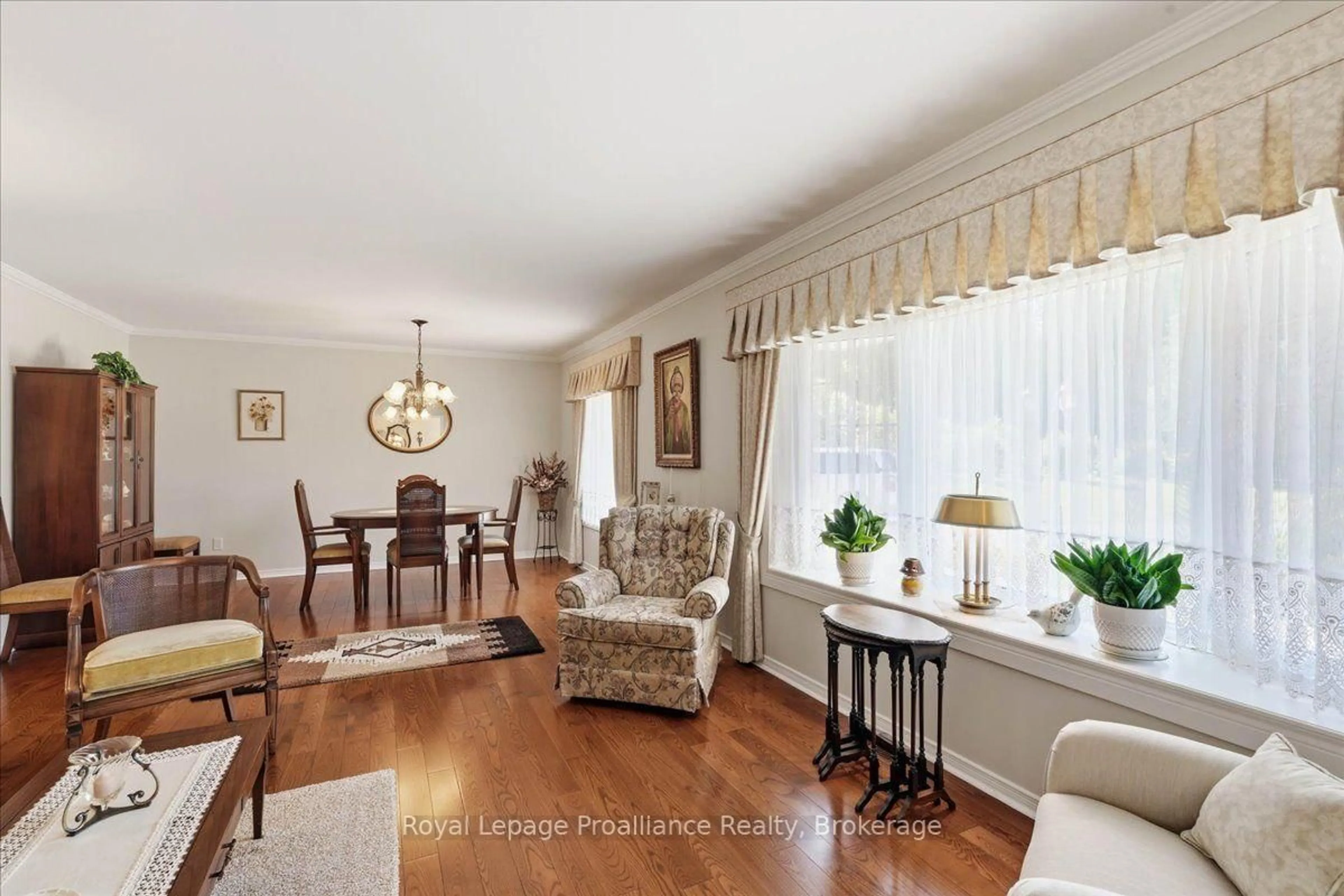 Dining room, wood/laminate floor for 81 Old Troy Rd, Tweed Ontario K0K 3J0