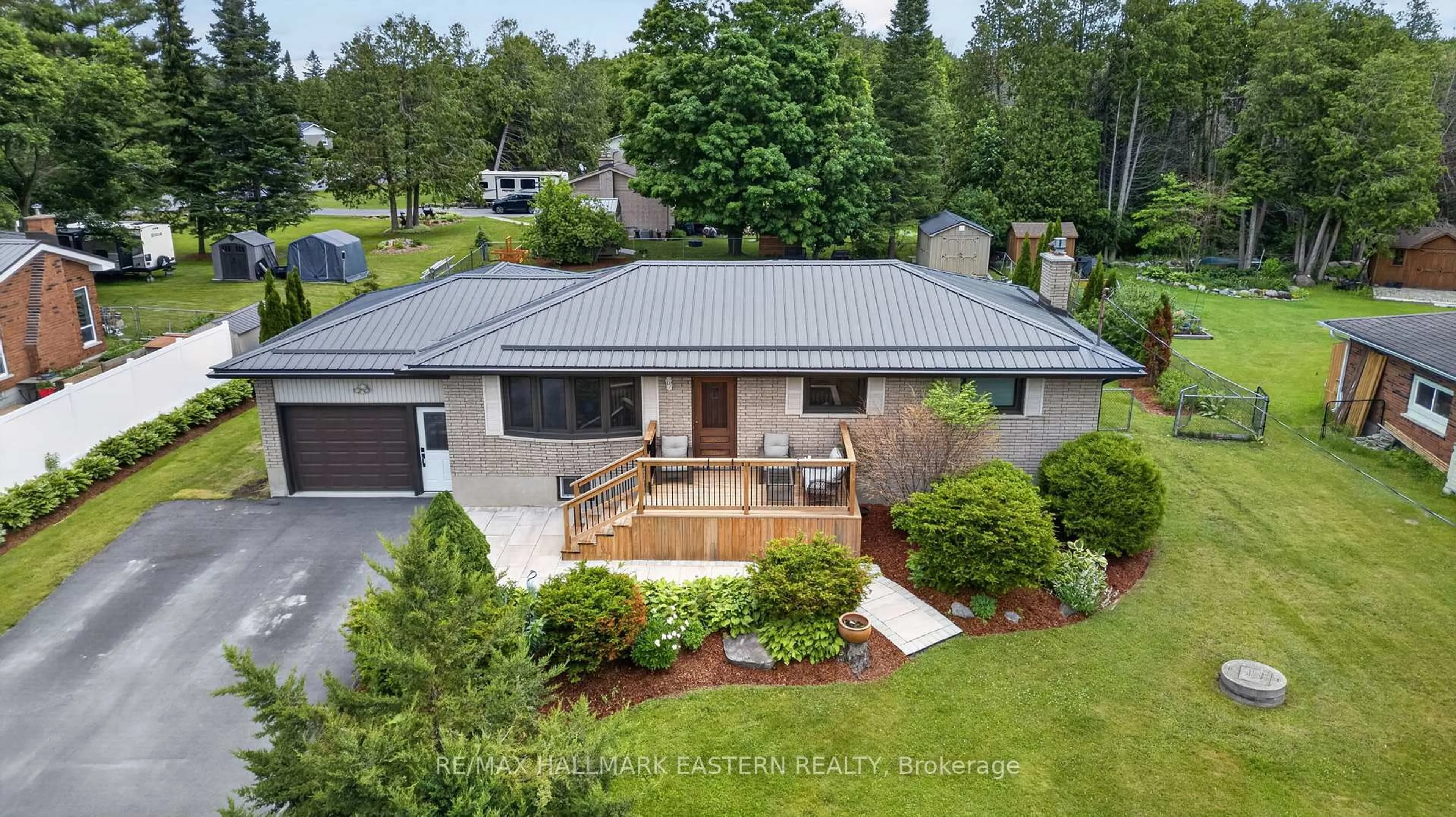 A pic from outside/outdoor area/front of a property/back of a property/a pic from drone, unknown for 803 Derby Dr, Selwyn Ontario K0L 1T0