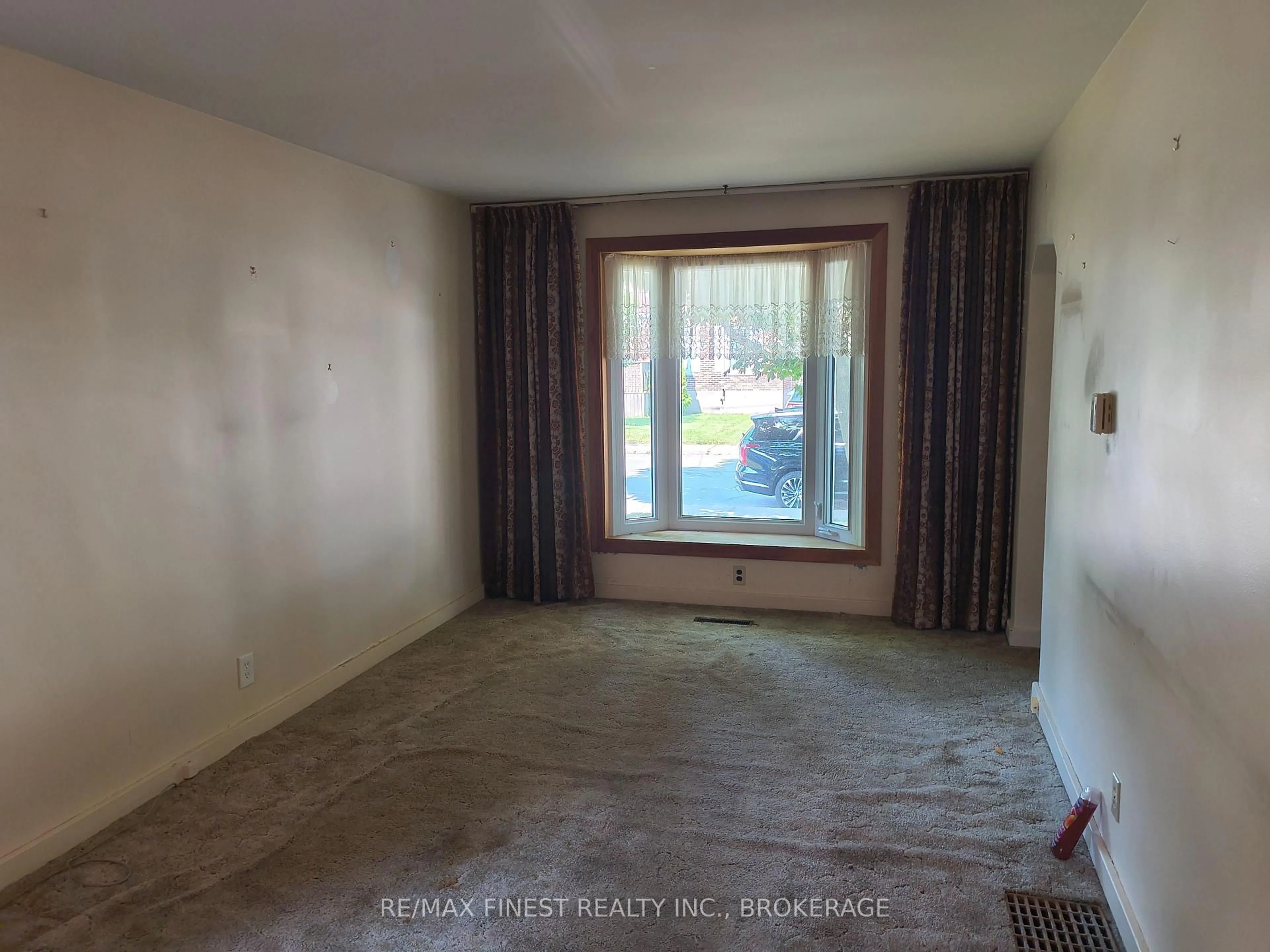 A pic of a room for 309 College St, Kingston Ontario K7L 4M3