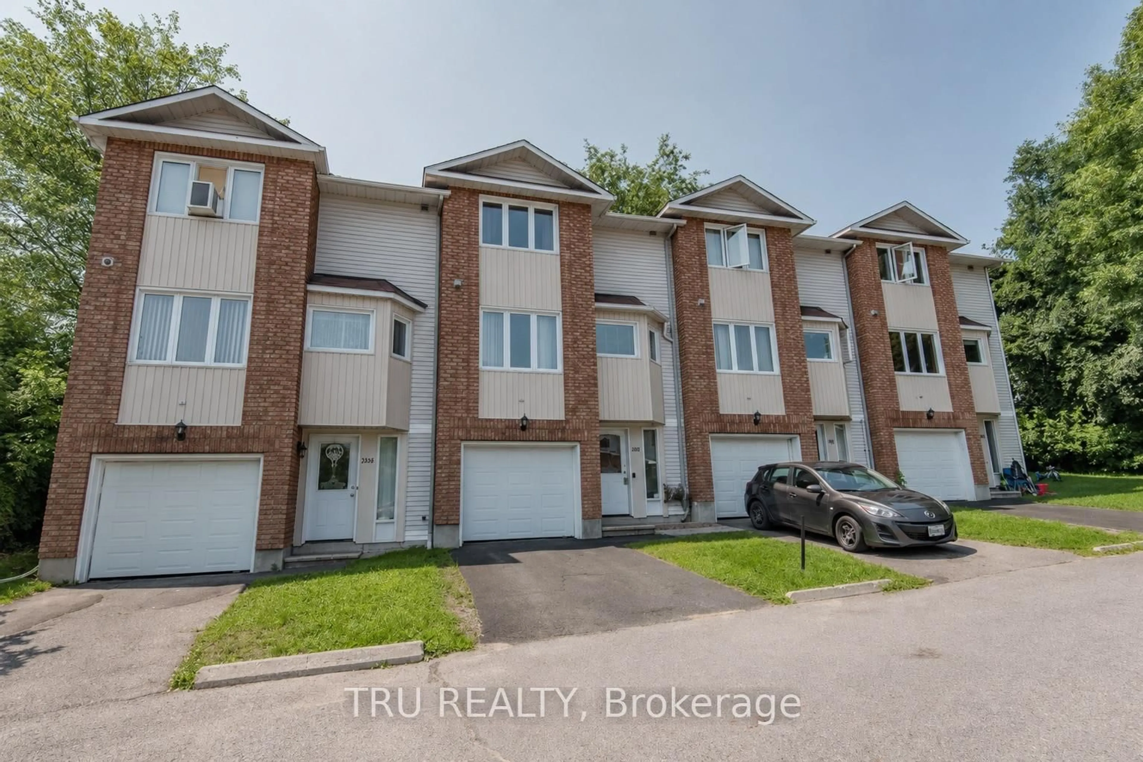 A pic from outside/outdoor area/front of a property/back of a property/a pic from drone, street for 2050 Riviera Terr #27, Clarence-Rockland Ontario K4K 1J4
