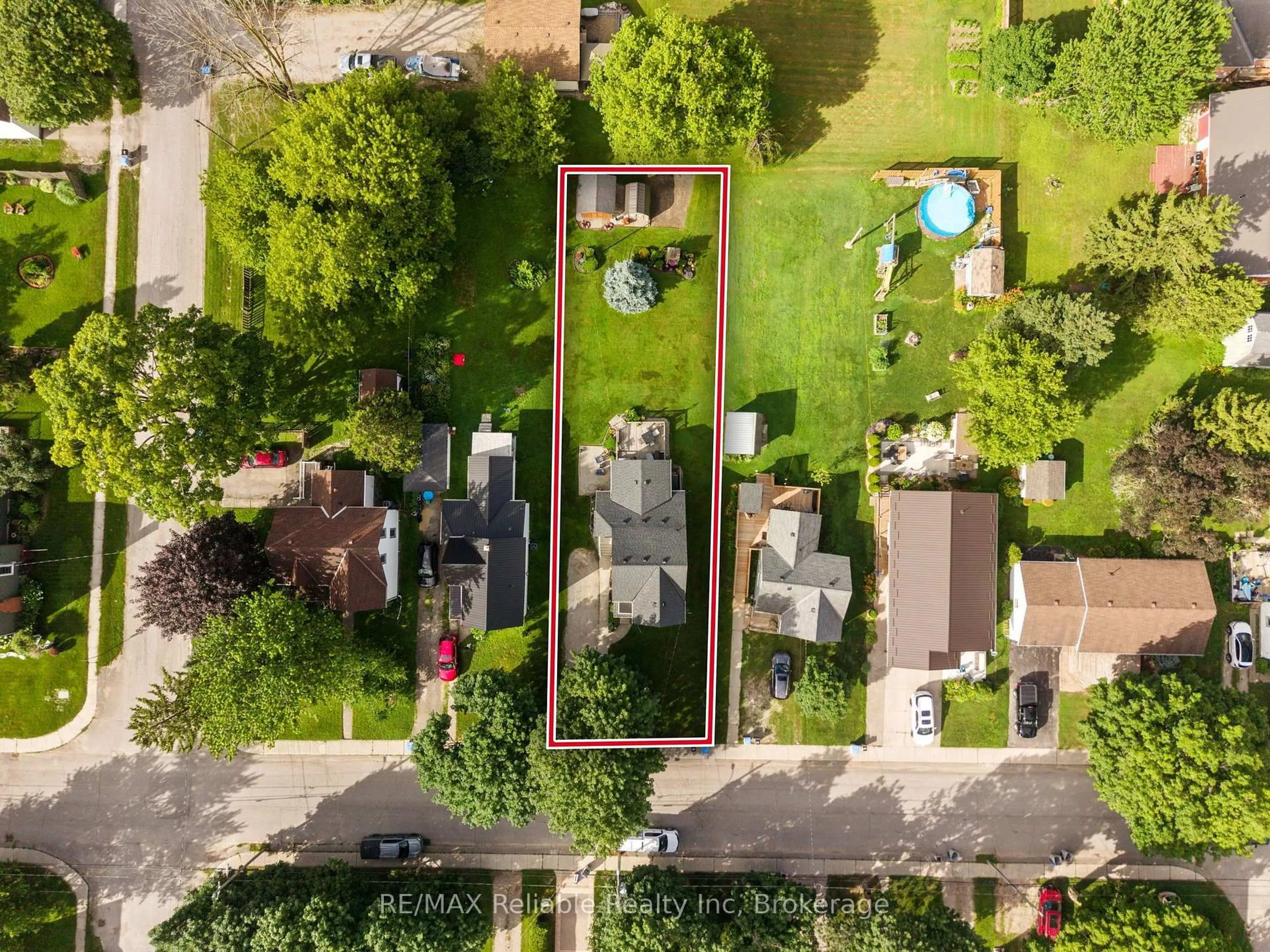 A pic from outside/outdoor area/front of a property/back of a property/a pic from drone, street for 79 Market St, Huron East Ontario N0K 1W0