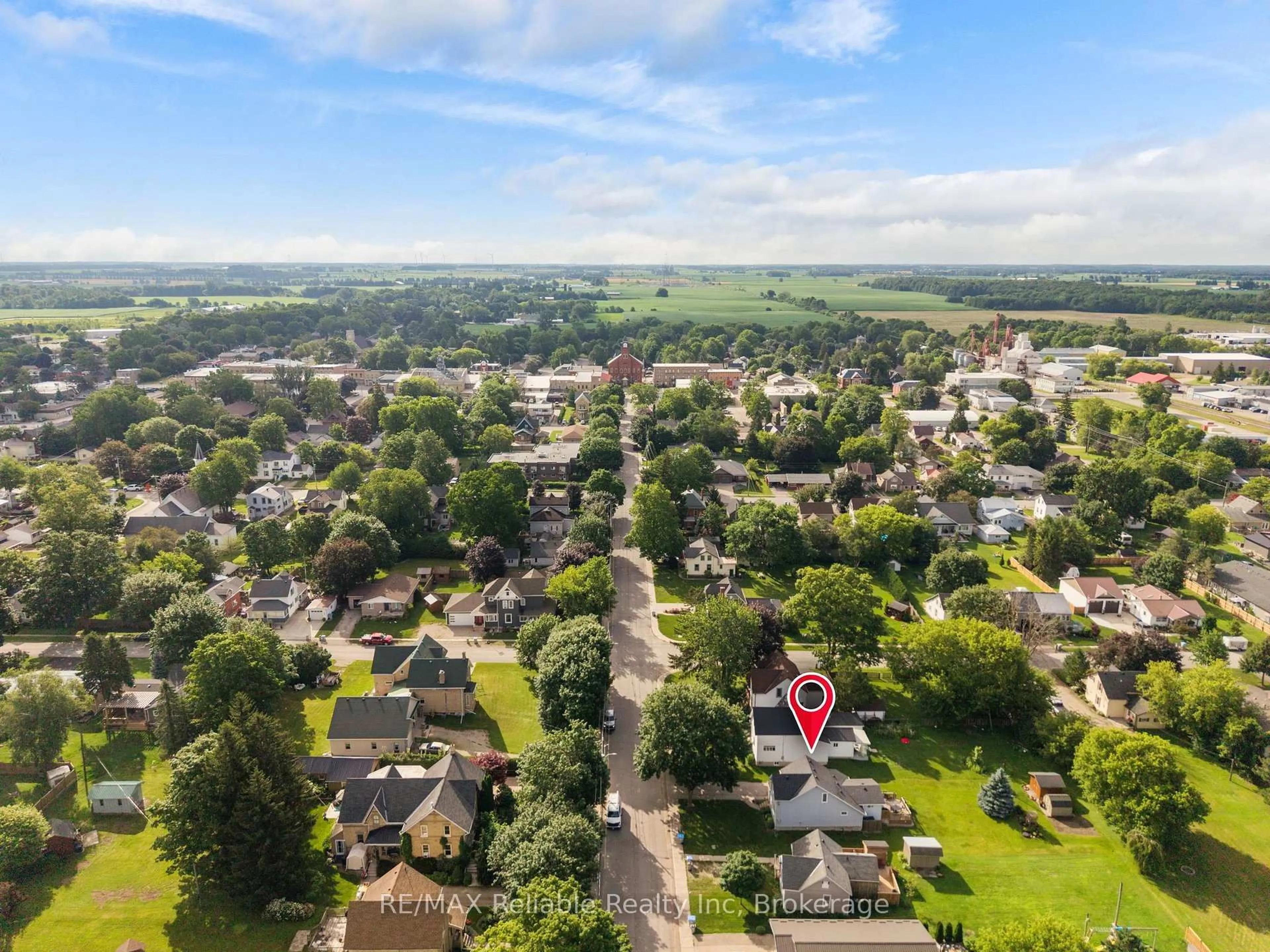A pic from outside/outdoor area/front of a property/back of a property/a pic from drone, unknown for 79 Market St, Huron East Ontario N0K 1W0
