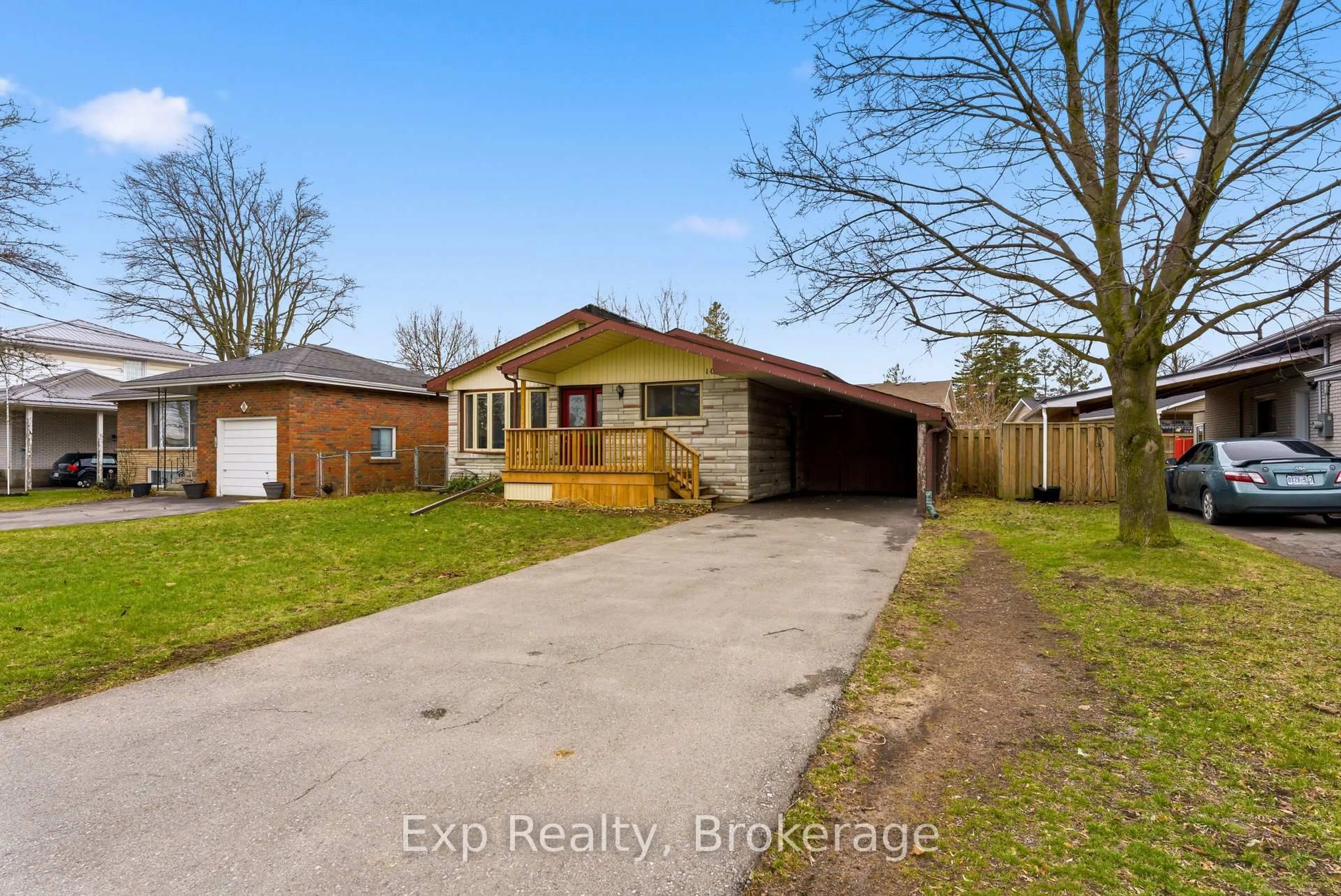 A pic from outside/outdoor area/front of a property/back of a property/a pic from drone, street for 10 Plaza Sq, Belleville Ontario K8N 4J3