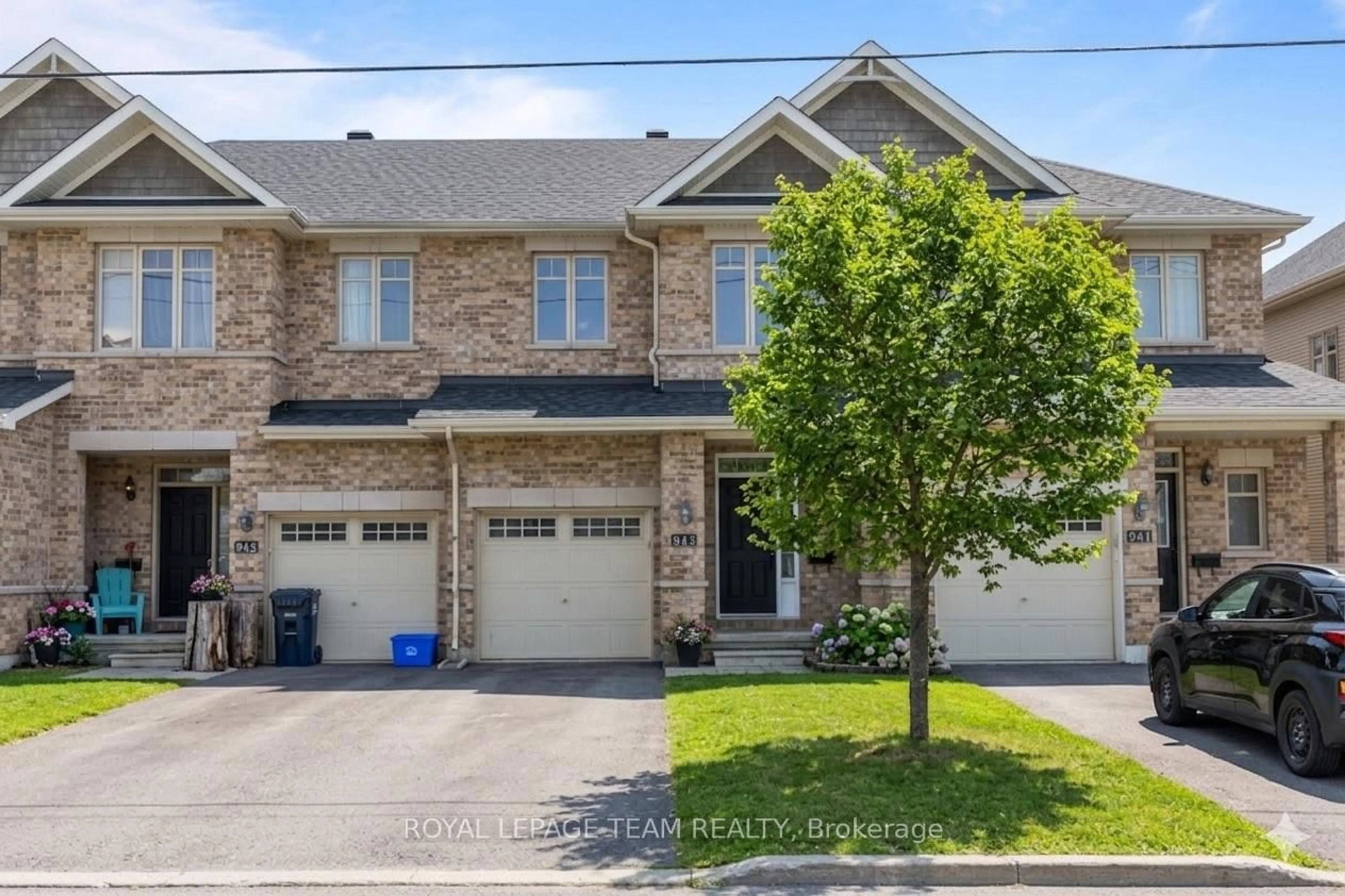 Home with brick exterior material, street for 943 Klondike Rd, Ottawa Ontario K2W 0E3