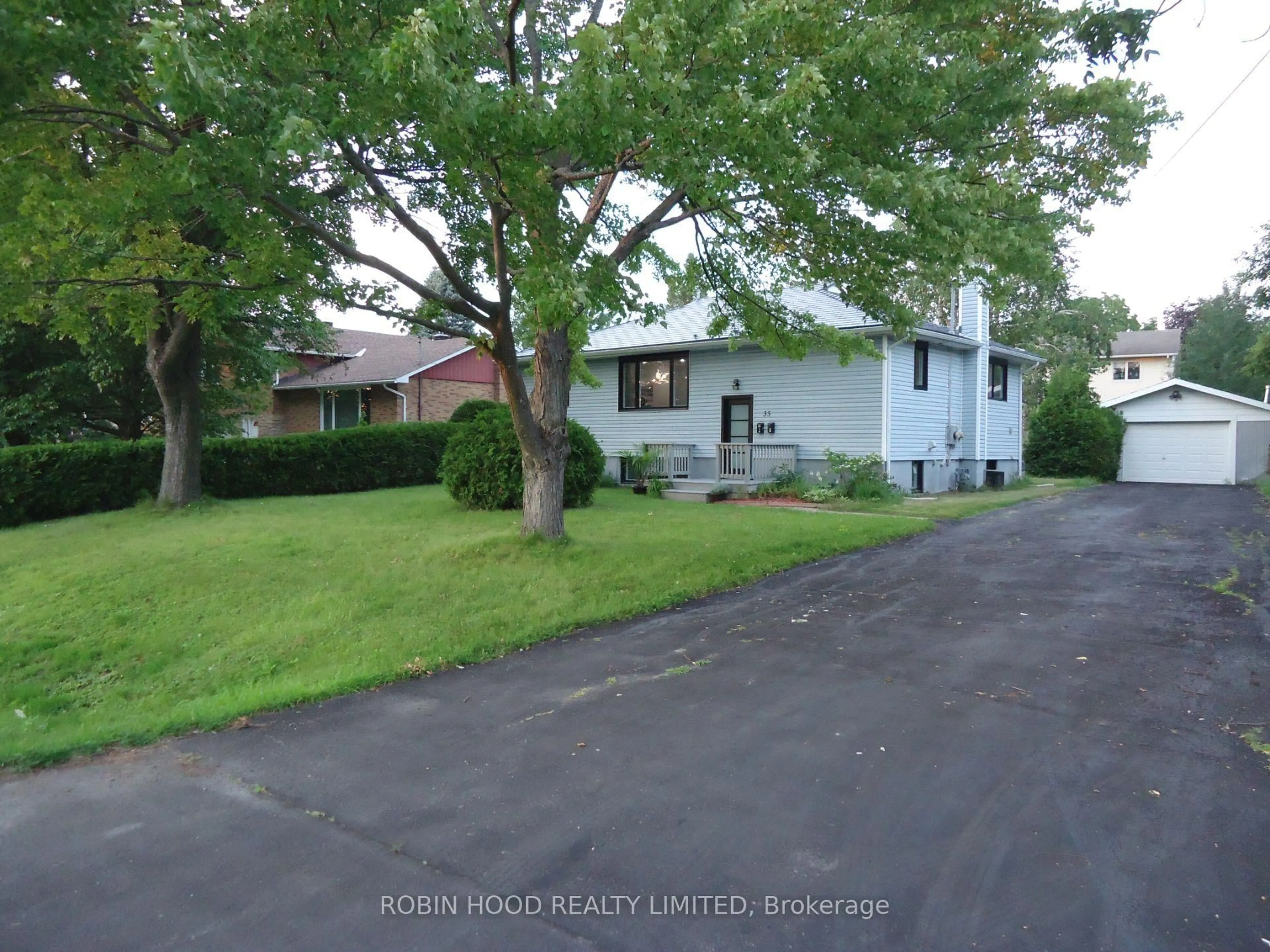 A pic from outside/outdoor area/front of a property/back of a property/a pic from drone, street for 35 Tauvette St #NA, Ottawa Ontario K1B 3A1